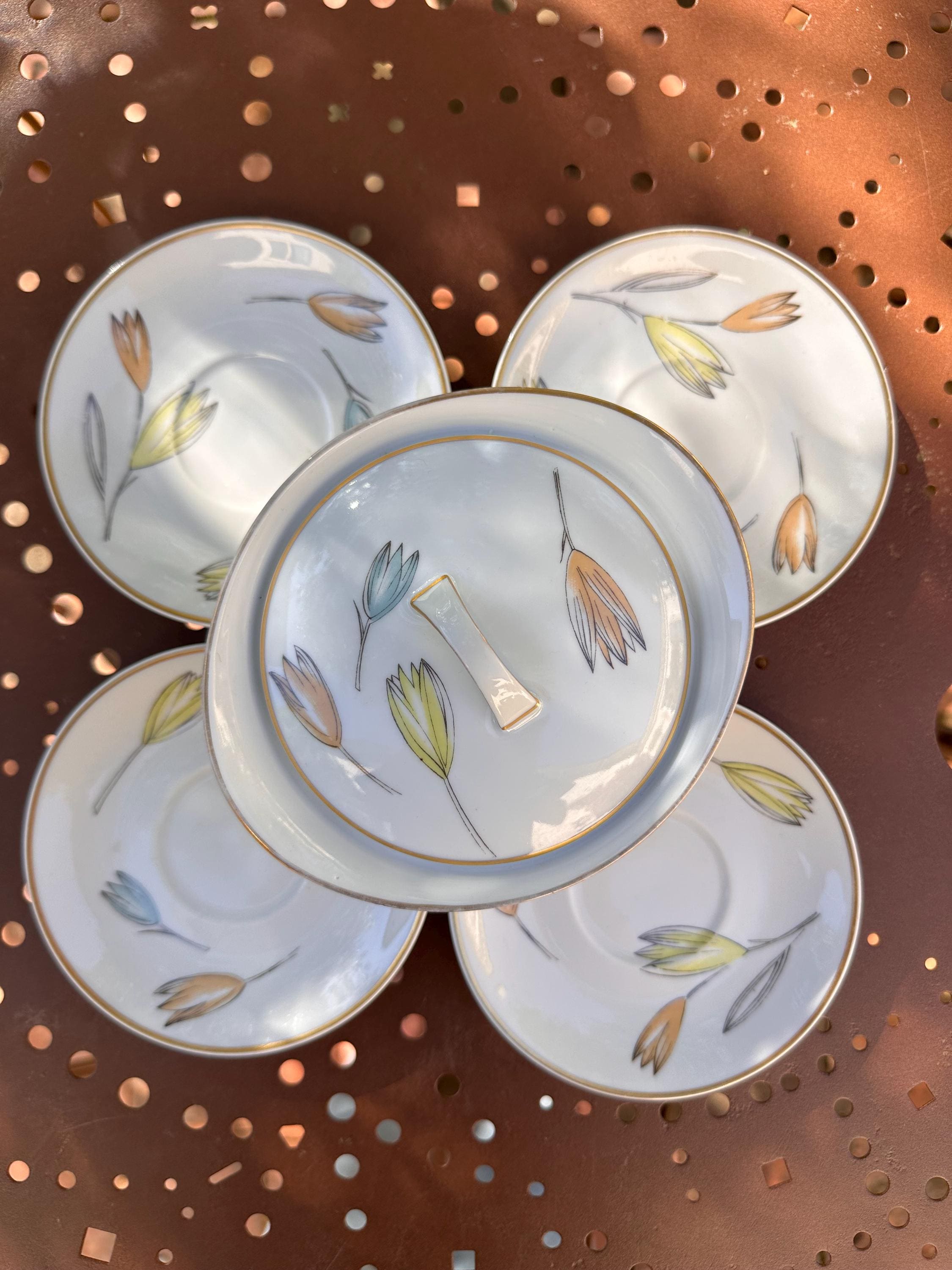 Bernardaud Coupelles et pot à couvercle Design "Line Art" Limoges Bernardaud – Style 50  Filaire – Pastel Scandinave et Or - lot de 5