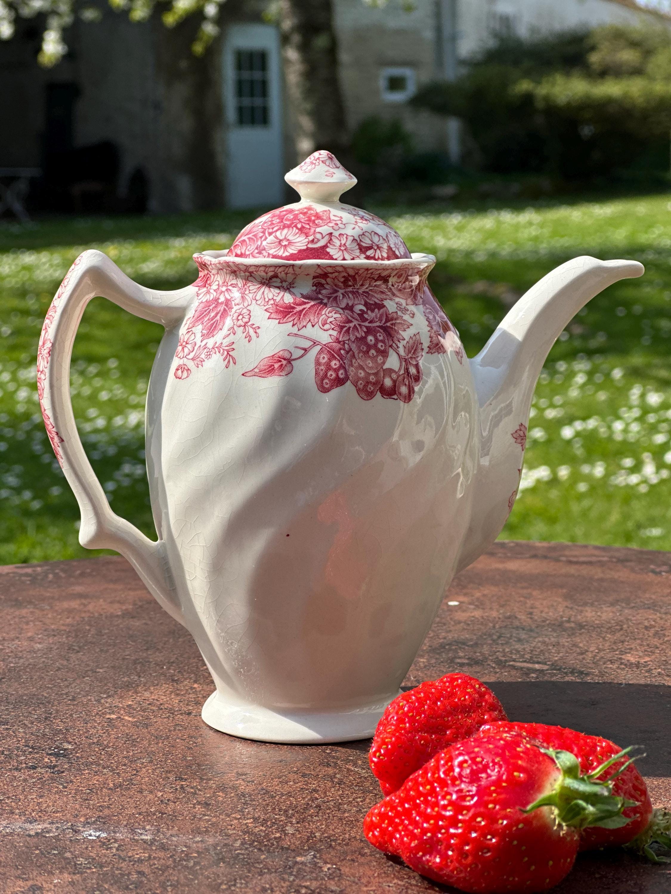 Johnson Brothers Tall Teapot – "Strawberry Fair" Pattern