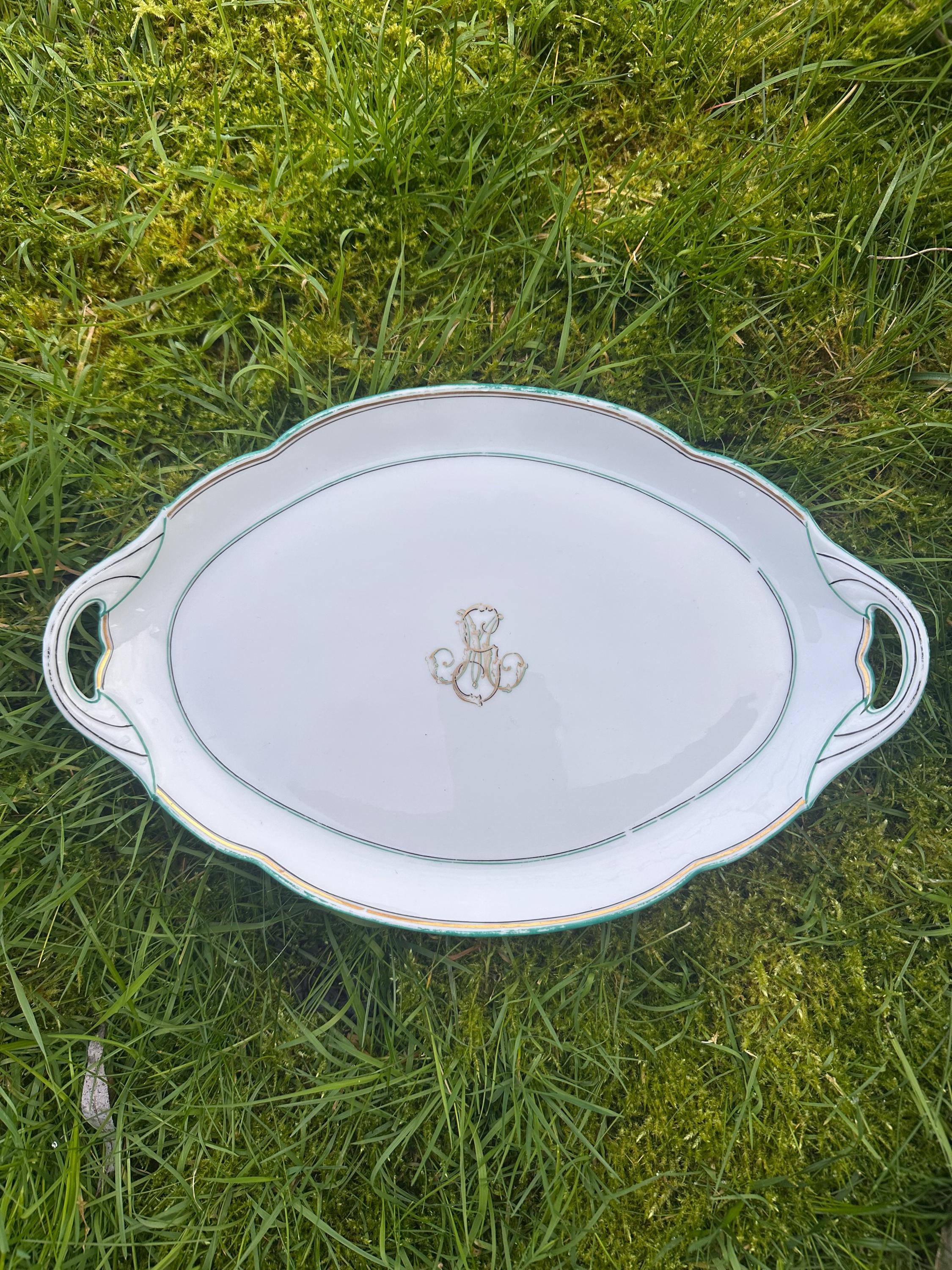 Plat de service ovale Art Nouveau – Porcelaine blanche, vert et or