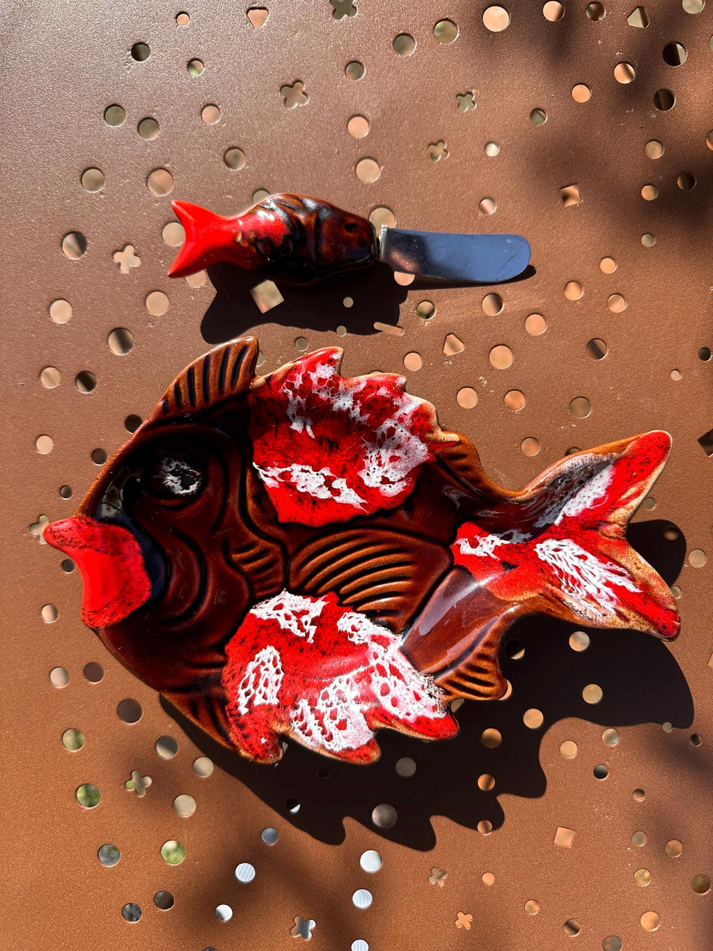Service apéritif poisson en céramique émaillée et son tartineur