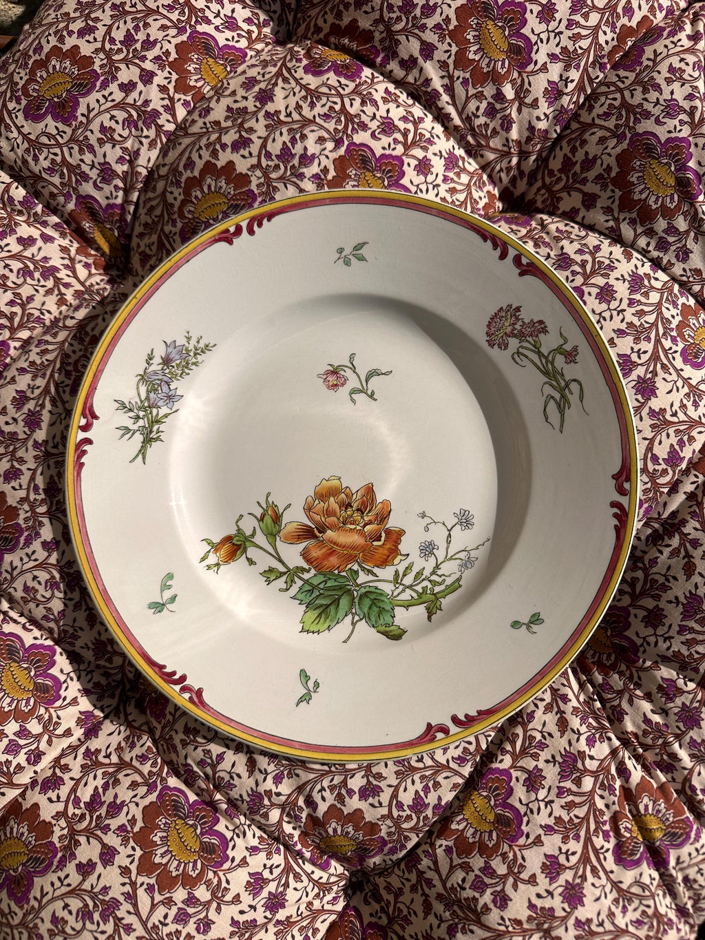 Assiette ancienne en faïence Sarreguemines – Modèle Pompadour