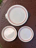 Plat à gâteaux Vintage Boch Frères La Louvière - Plat à Oreilles Argenté et 2 Assiettes - Art Déco Belgique - Rouge noir argent - mix&match