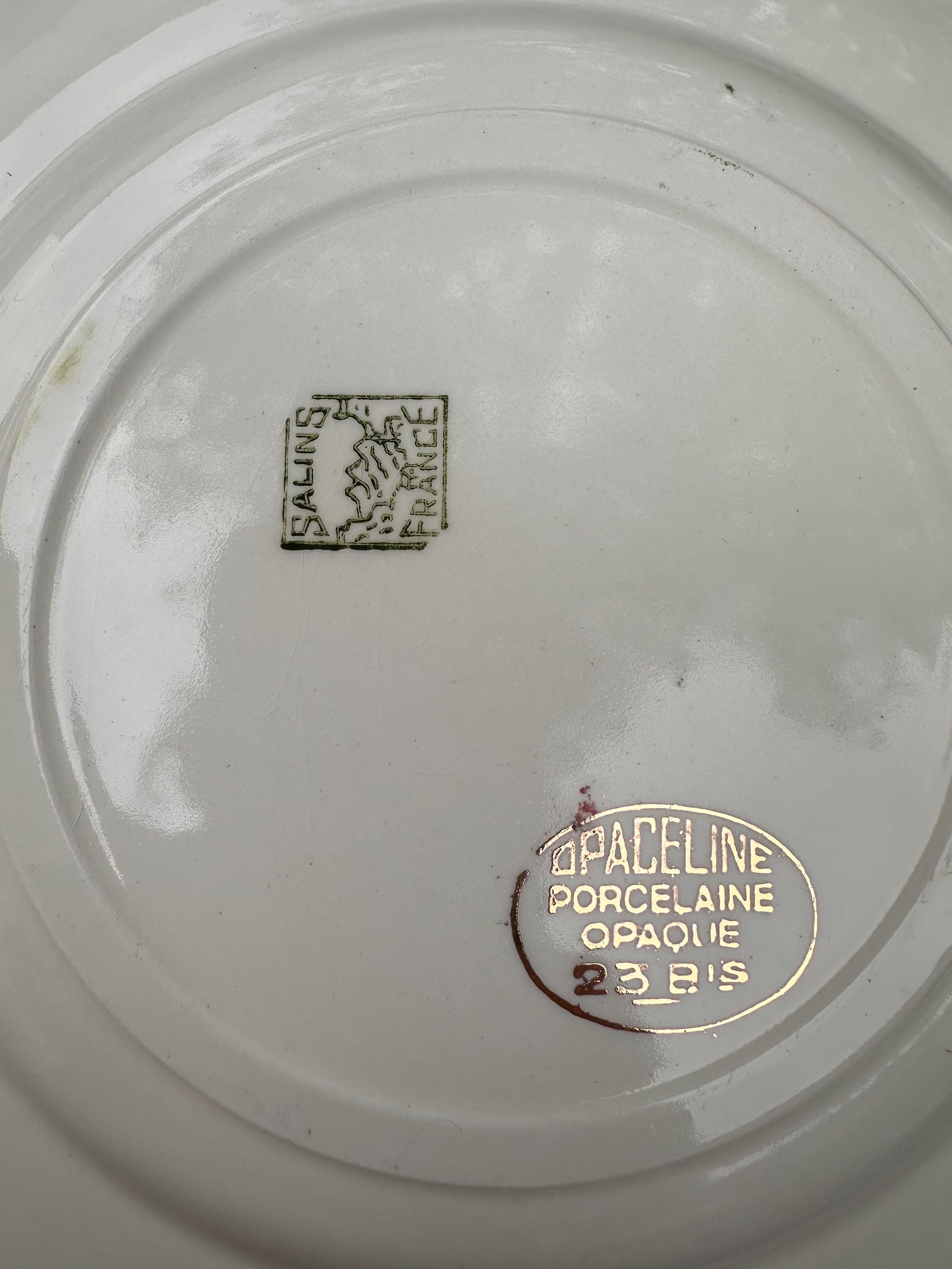 6 assiettes anciennes en Opaceline de Salins – Bordure Vichy