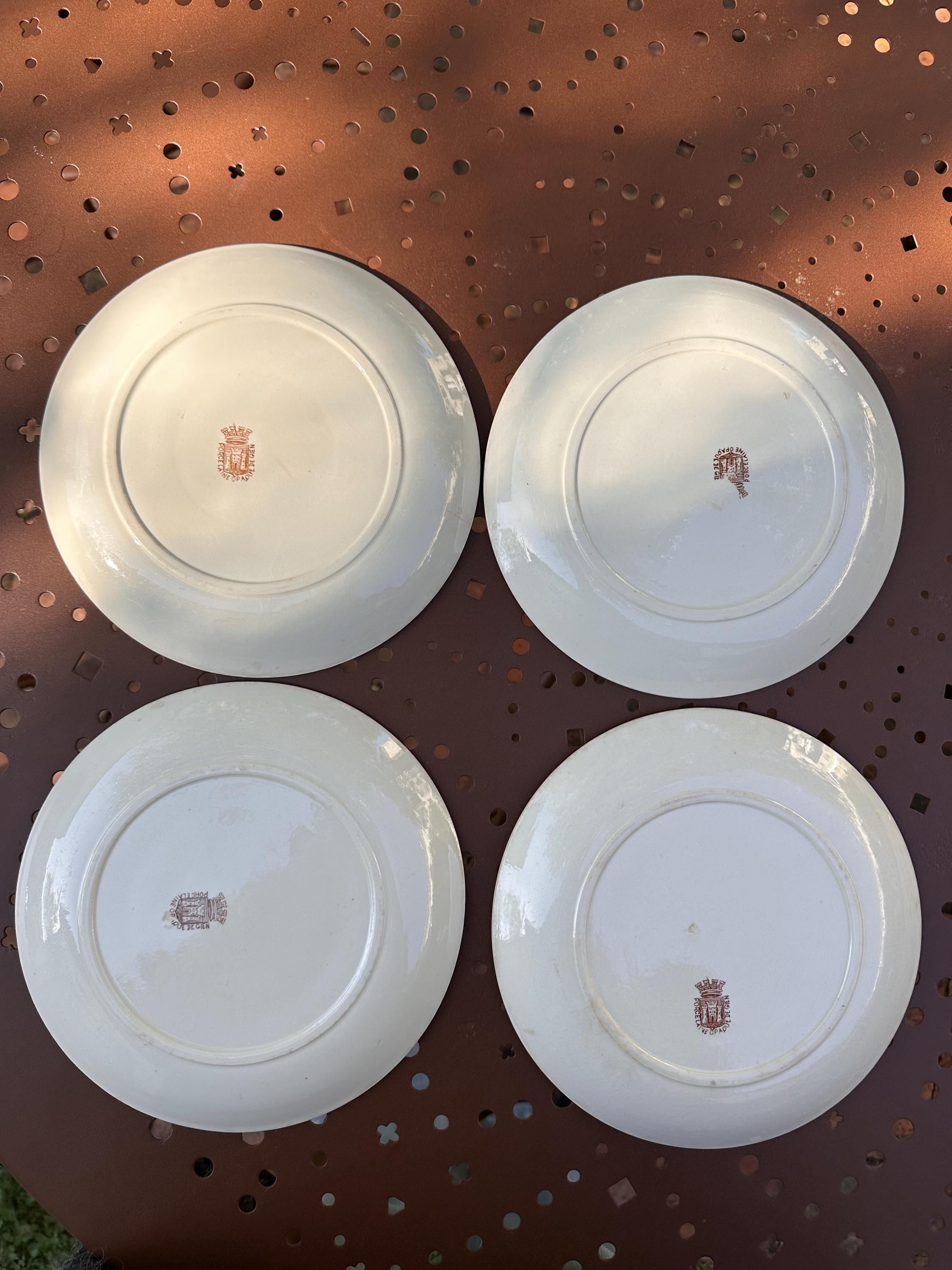 Assiettes signées Riballier  Gien  Théâtre XIX ème   . Pièces de Collection - lot de 4 assiettes parlantes