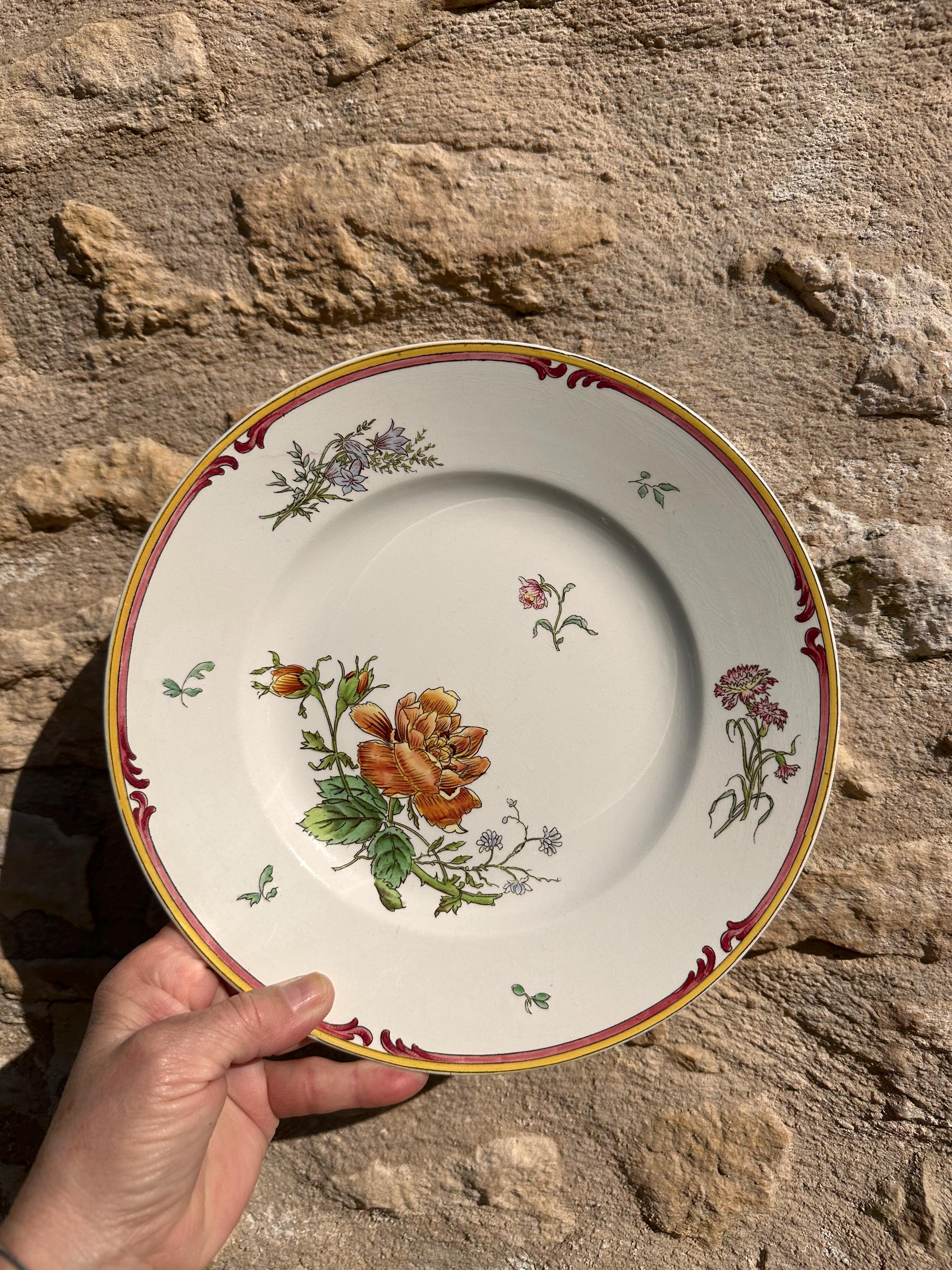 Assiette ancienne en faïence Sarreguemines – Modèle Pompadour