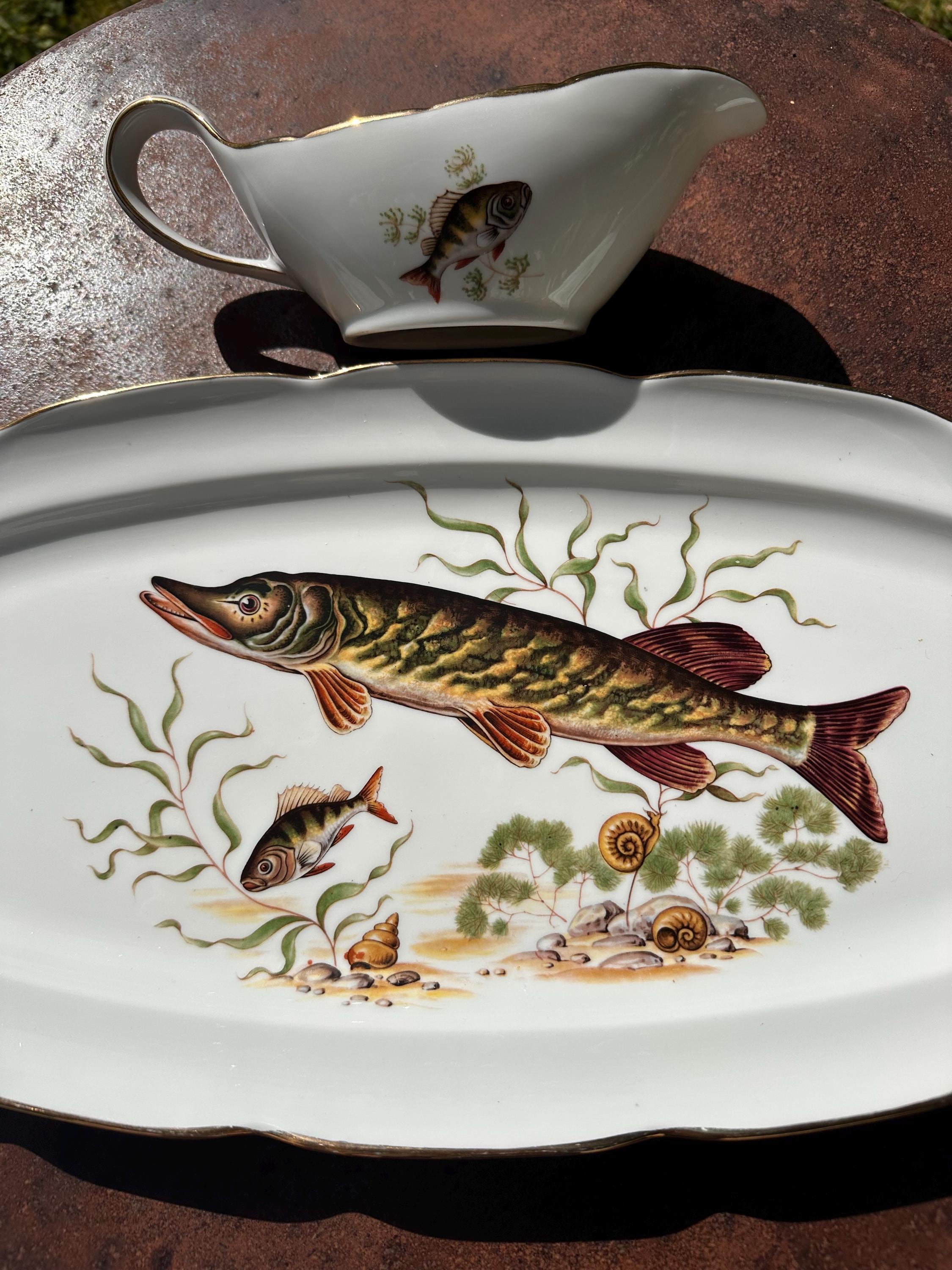 Large fish platter and its sauce boat in porcelain – Aquatic decoration