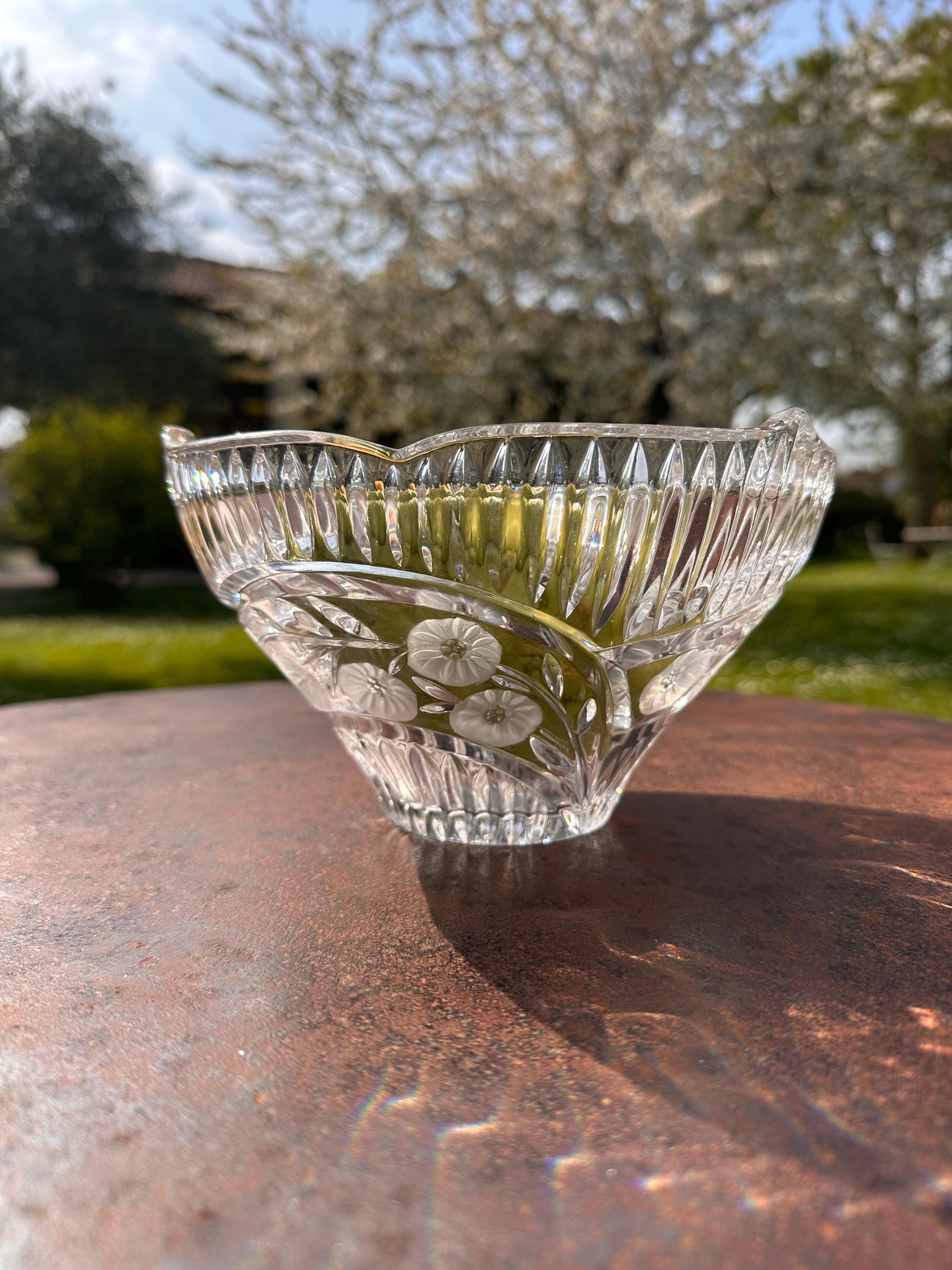 Old multi-lobed cut crystal salad bowl – Flower and foliage motifs