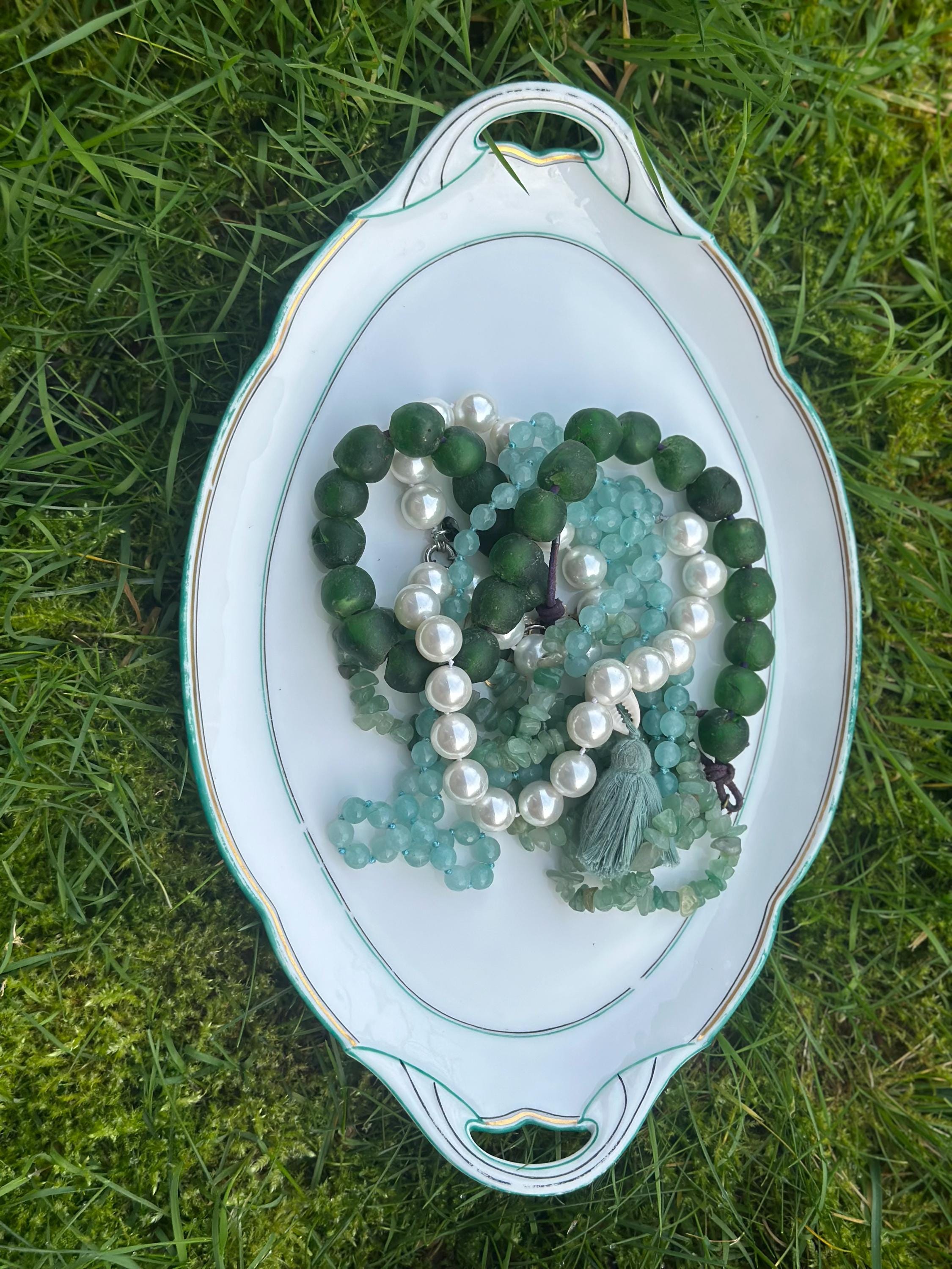 Plat de service ovale Art Nouveau – Porcelaine blanche, vert et or