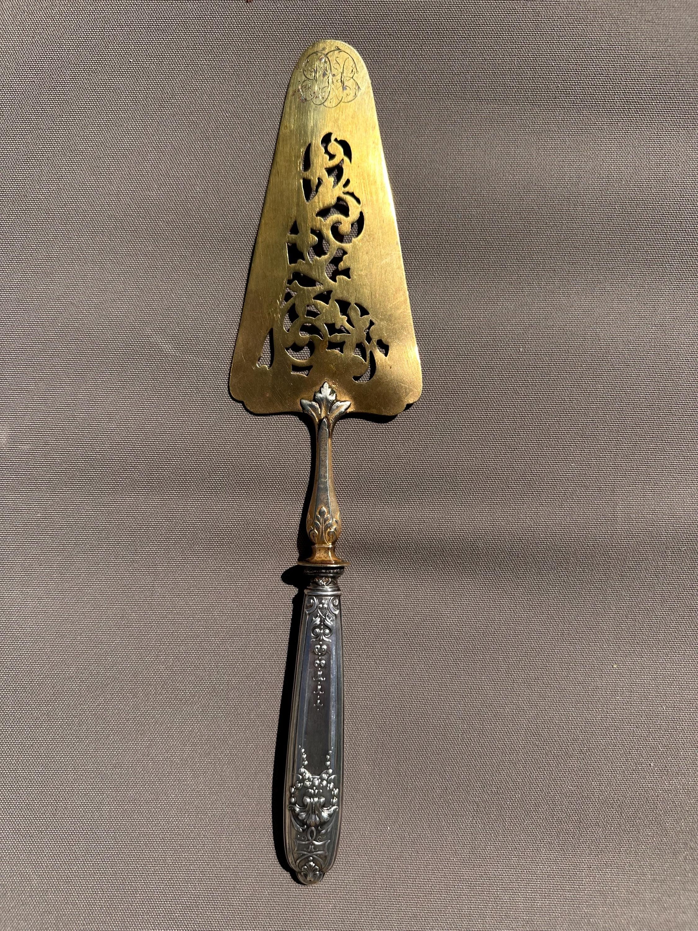 Pelle à gâteau ancienne en argent fourré et métal doré – Style Rocaille