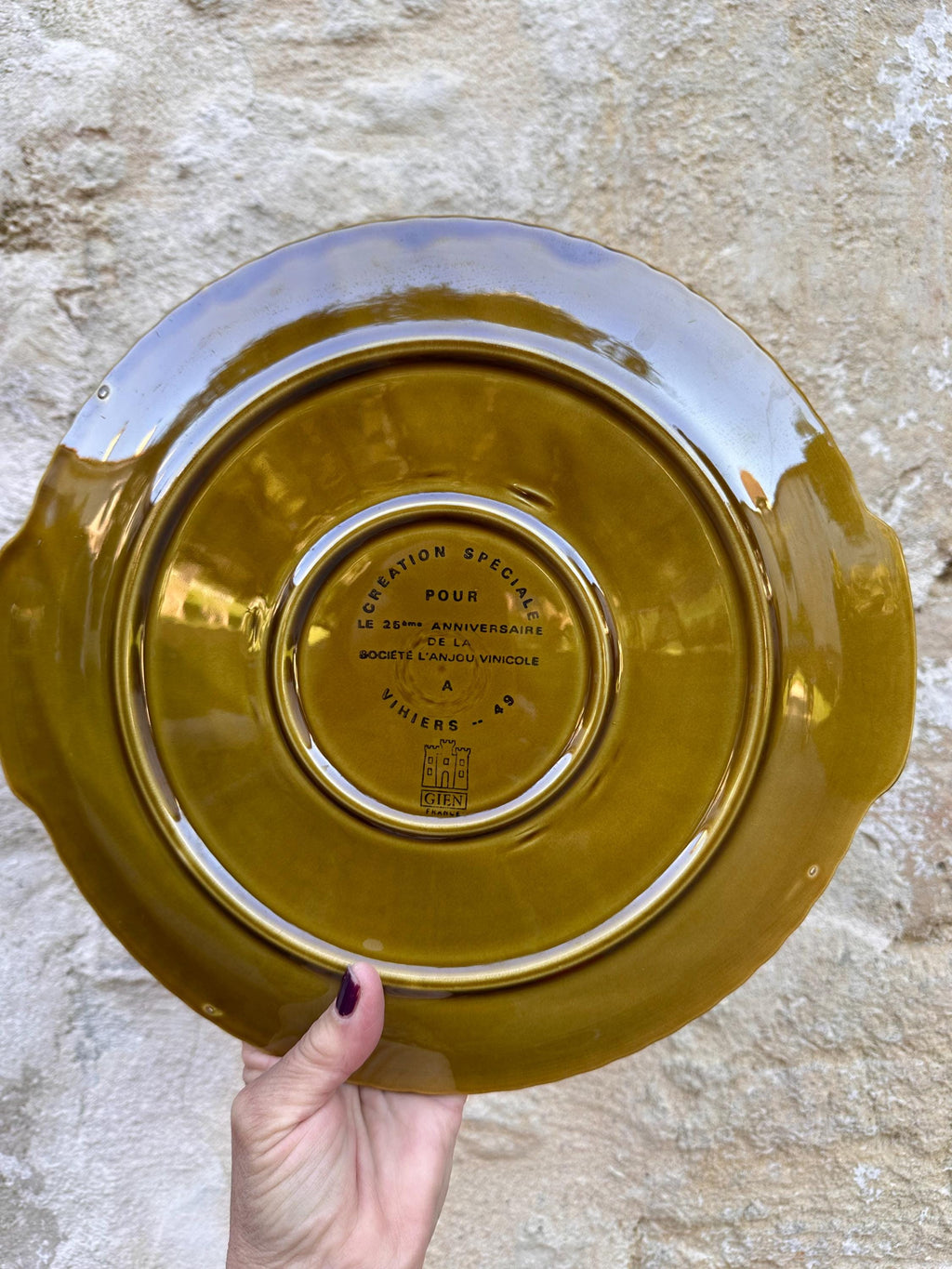 Grand plat à oreilles en faïence de Gien – Décor Château de Chambord