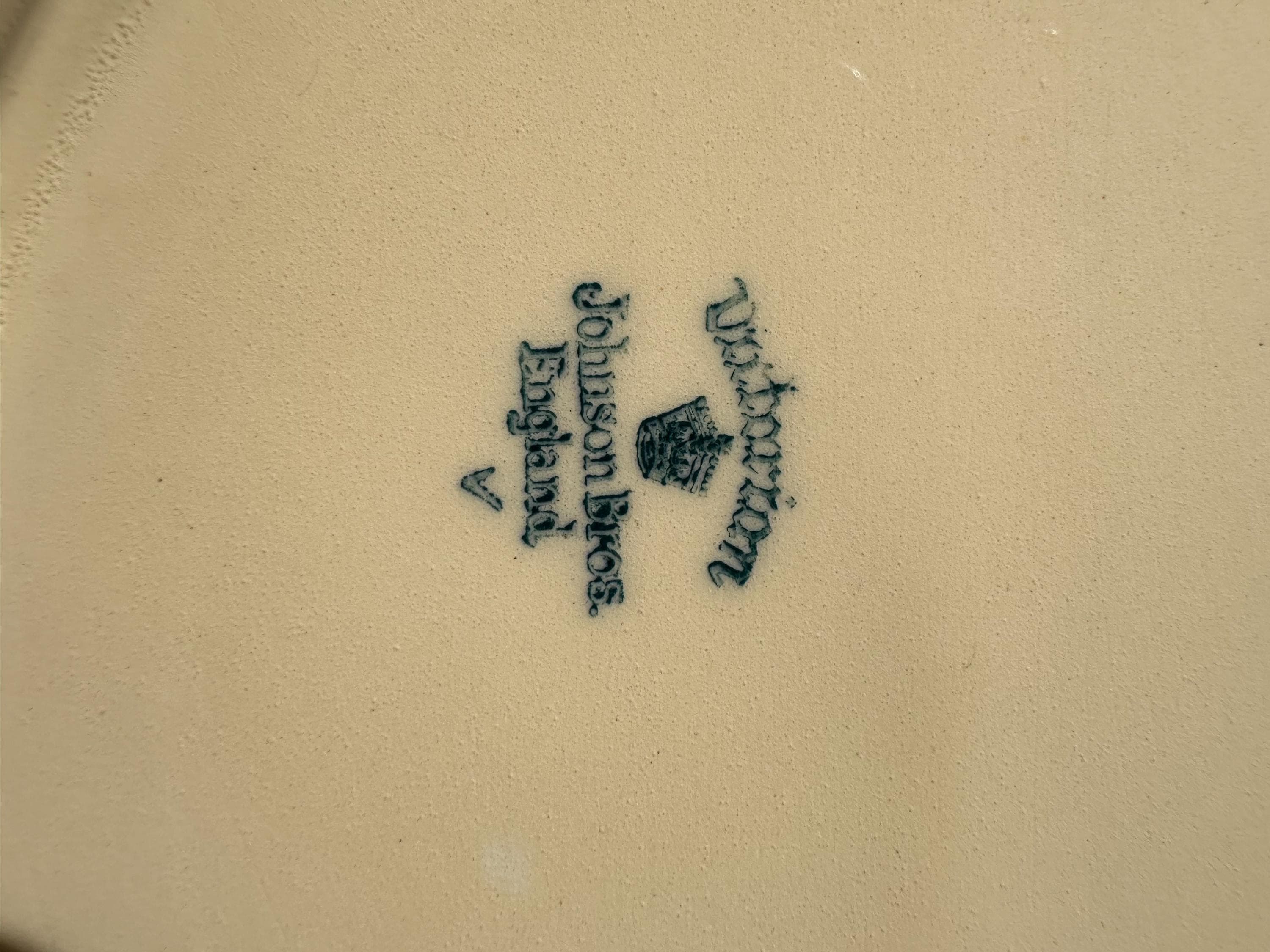 Plat ovale ancien Johnson Bros – Modèle Victorian
