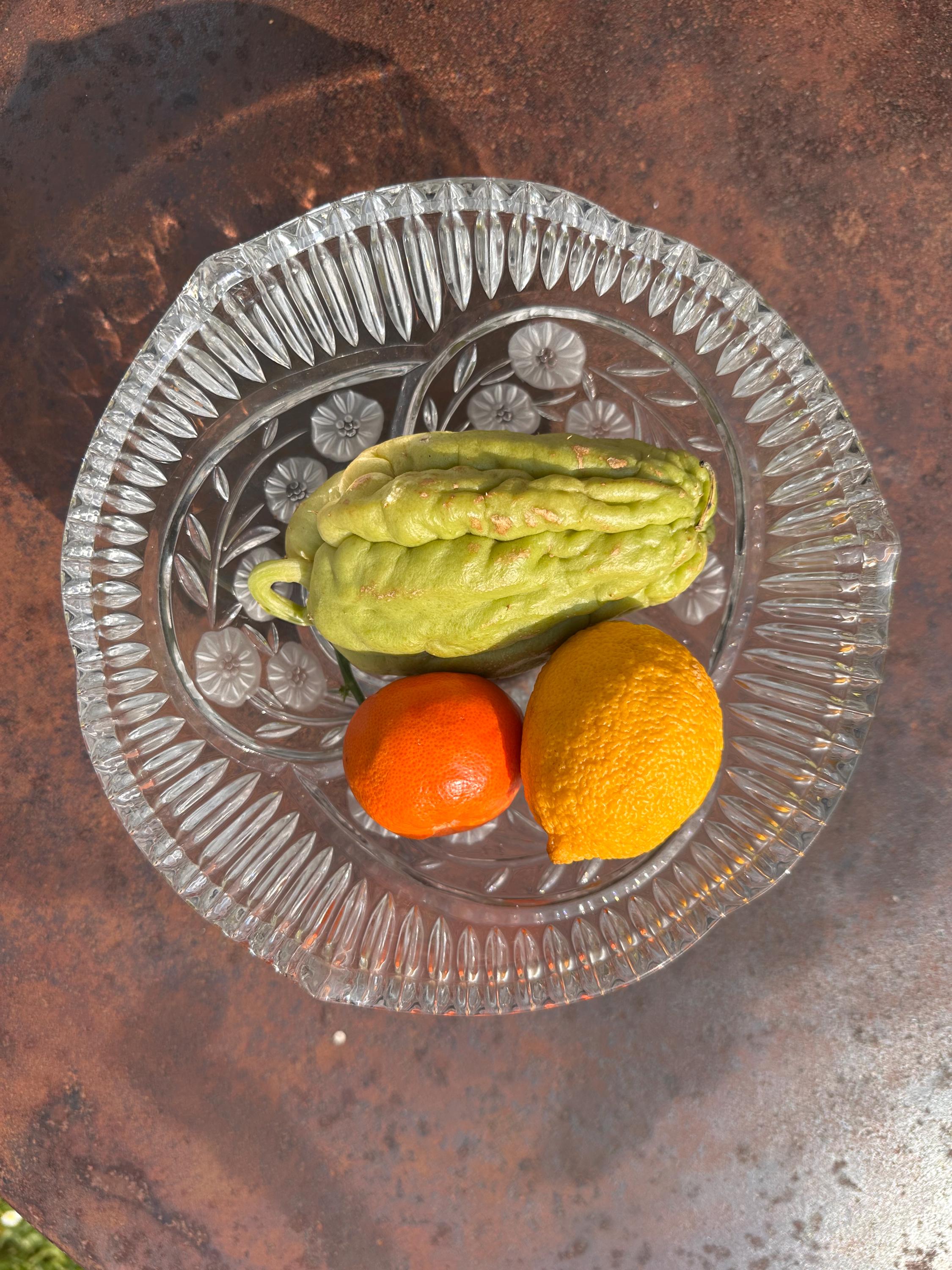 Old multi-lobed cut crystal salad bowl – Flower and foliage motifs