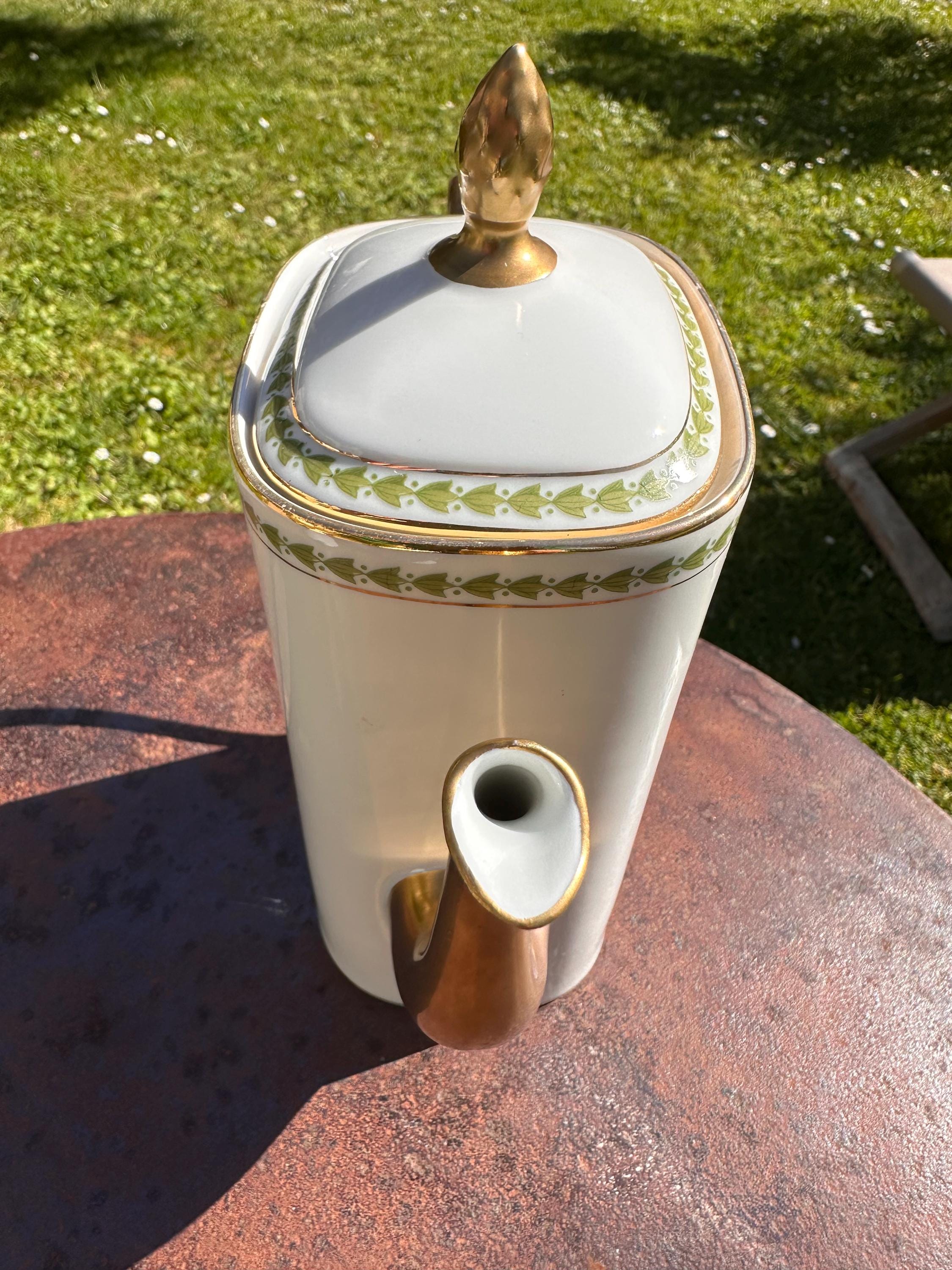 Service à café Raynaud Limoges – Porcelaine blanche, dorure et frise verte