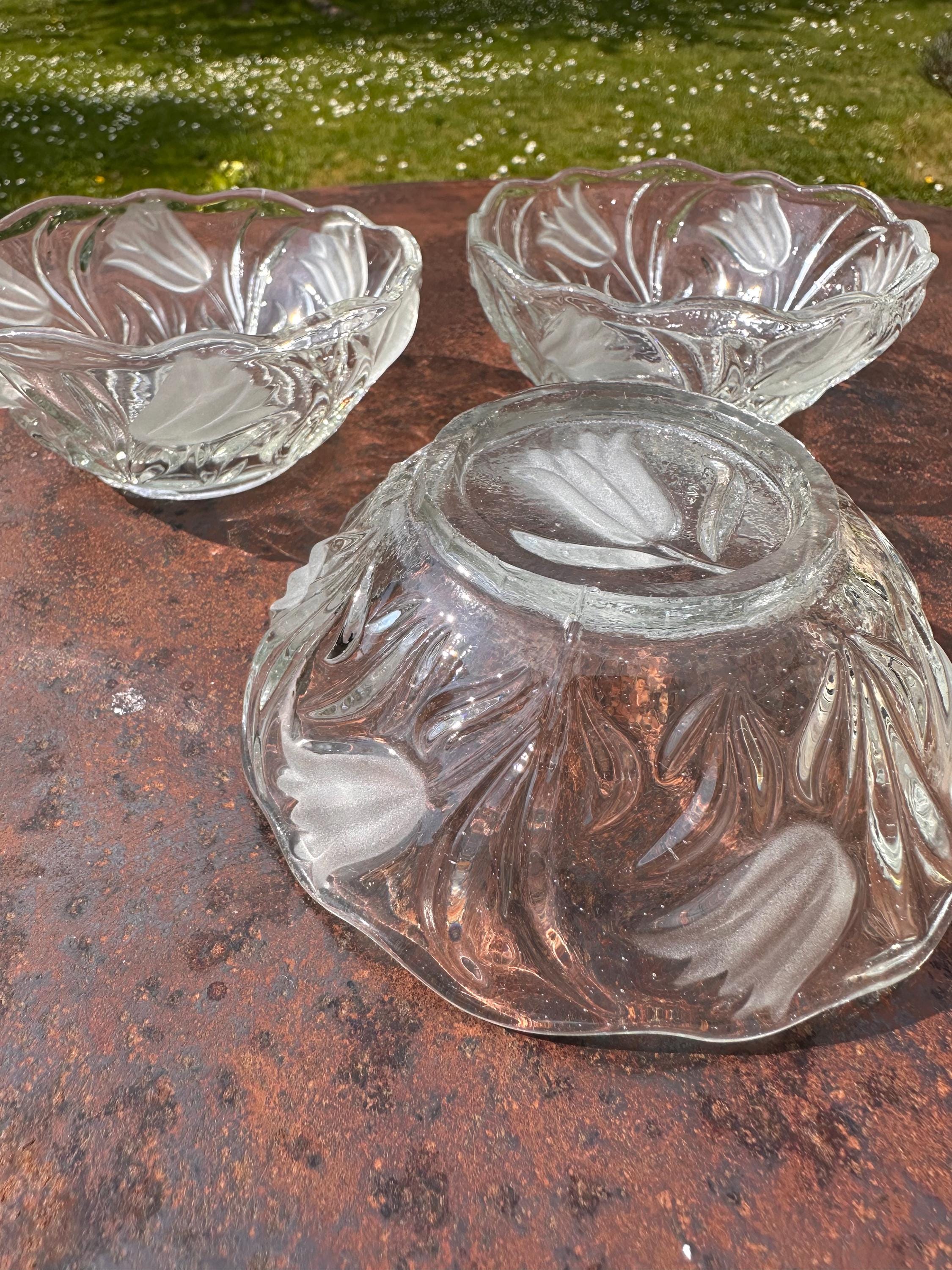 Small Pressed Glass Bowls with Frosted Tulips - Vintage Floral Design Bowls - Retro Tableware Set - Set of 3