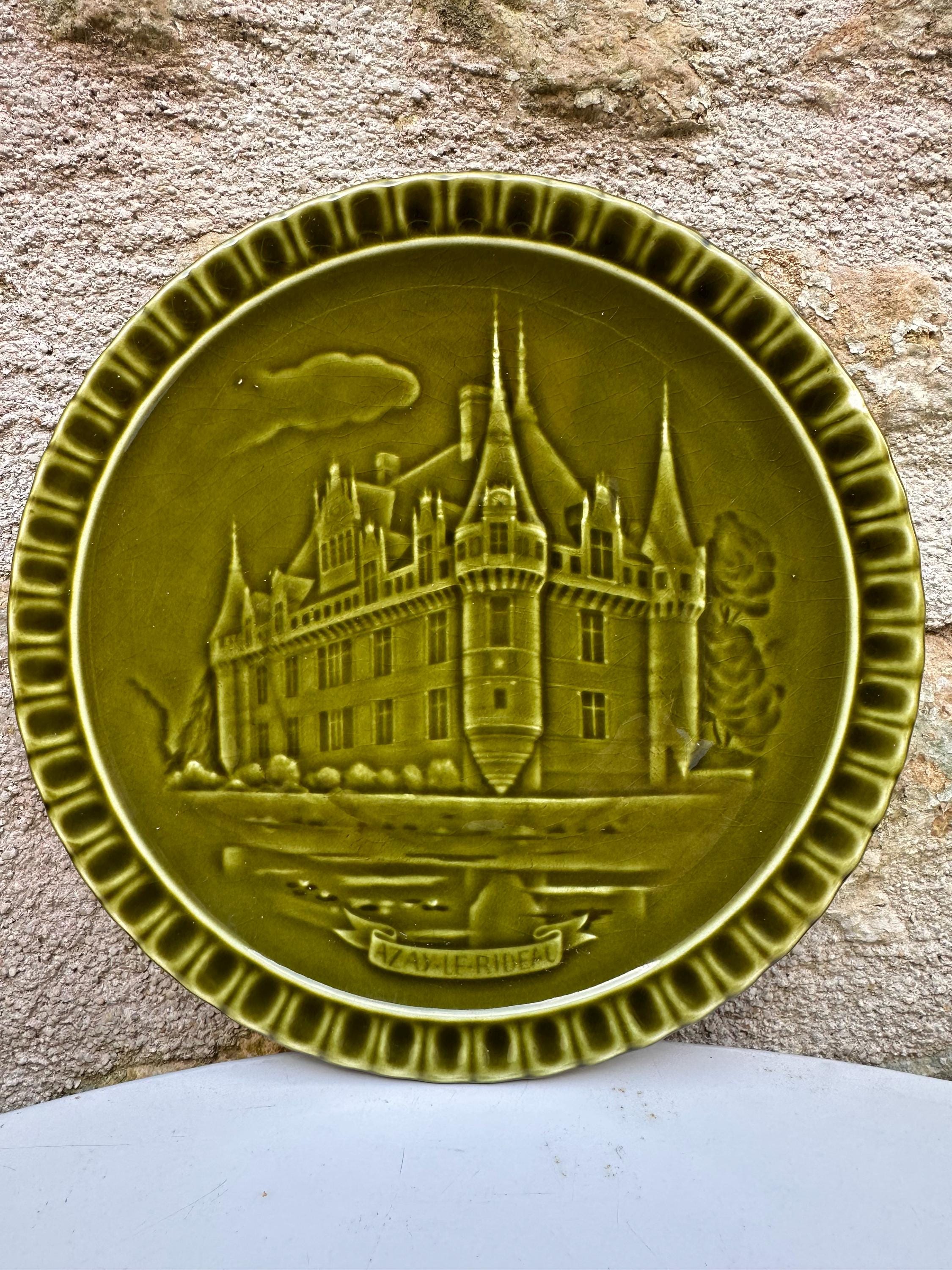 Rare 12 Assiettes Gien France - Châteaux de la Loire - Édition Spéciale "Anjou Vinicole" - Céramique Vintage Vert Olive Miel