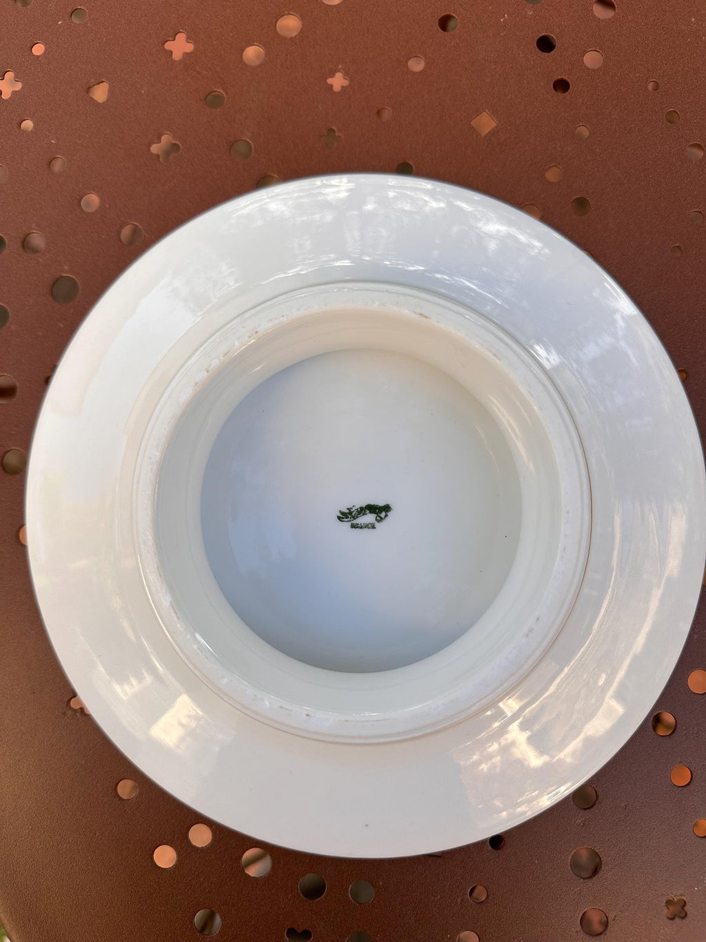 Plat sur piédouche Bernardaud Limoges – Porcelaine ancienne
