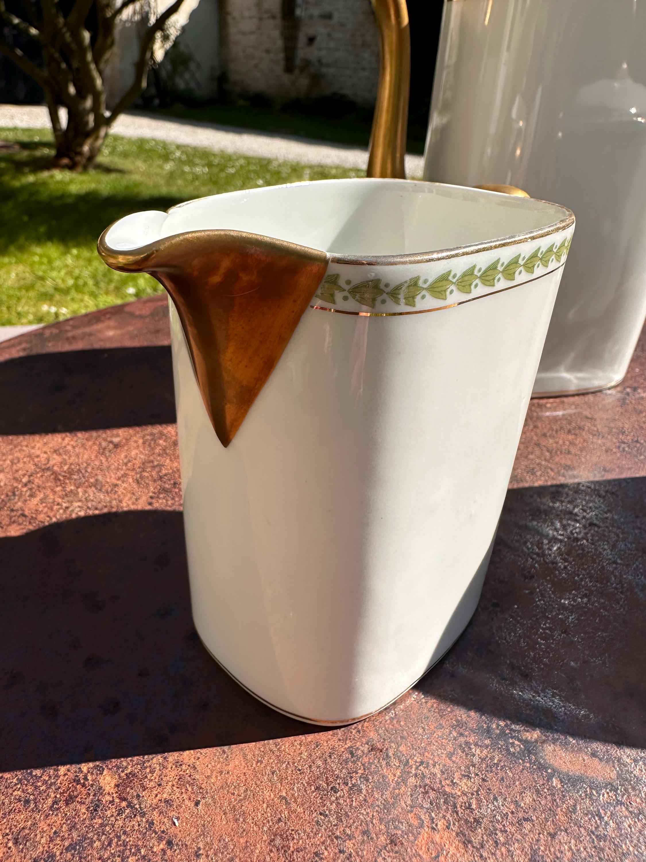 Service à café Raynaud Limoges – Porcelaine blanche, dorure et frise verte