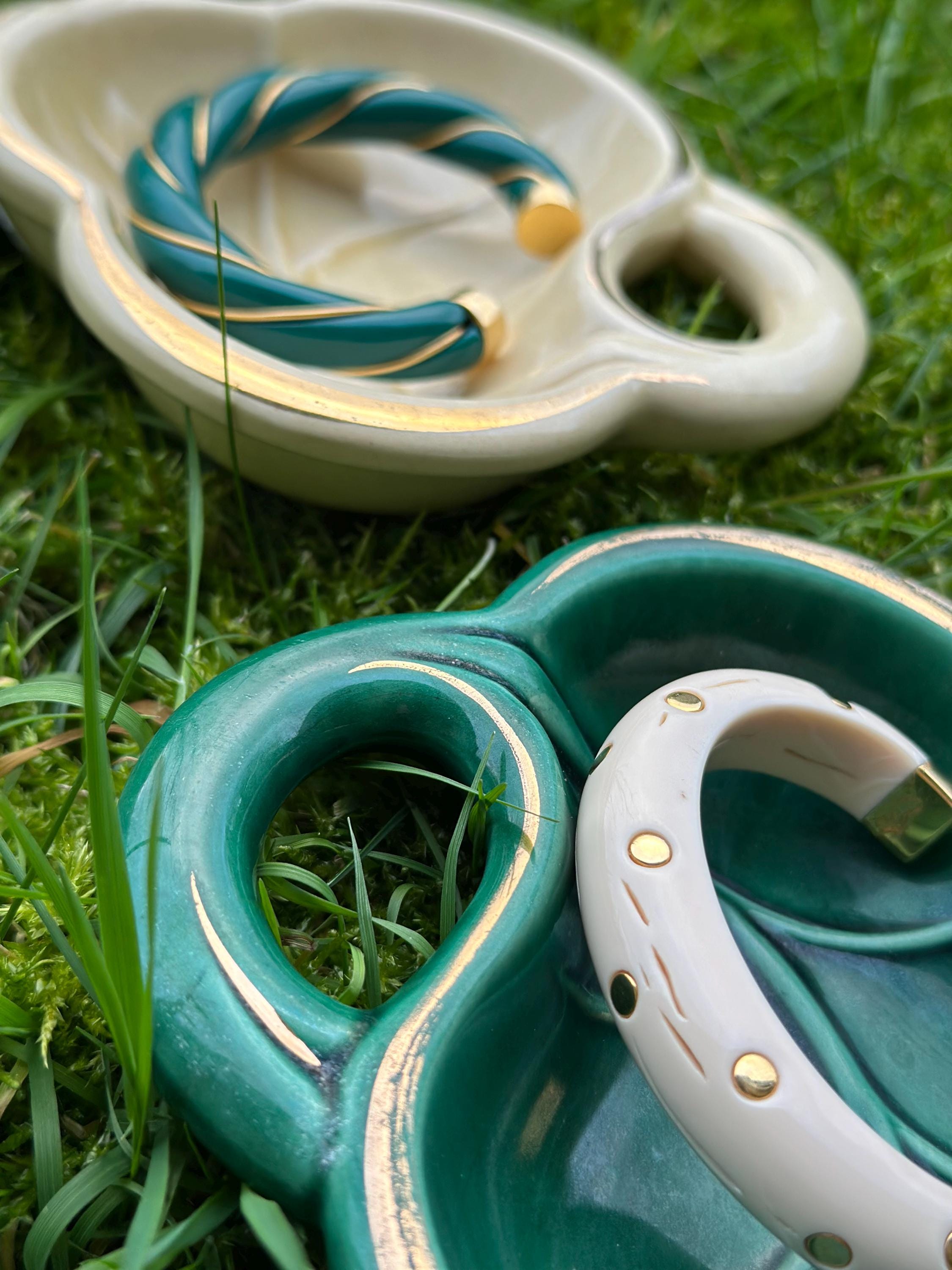 Vintage Ceramic Clover Leaf Trinket Dishes – Mid-Century Gilded Decoration – Emerald Green and Cream - Set of 2