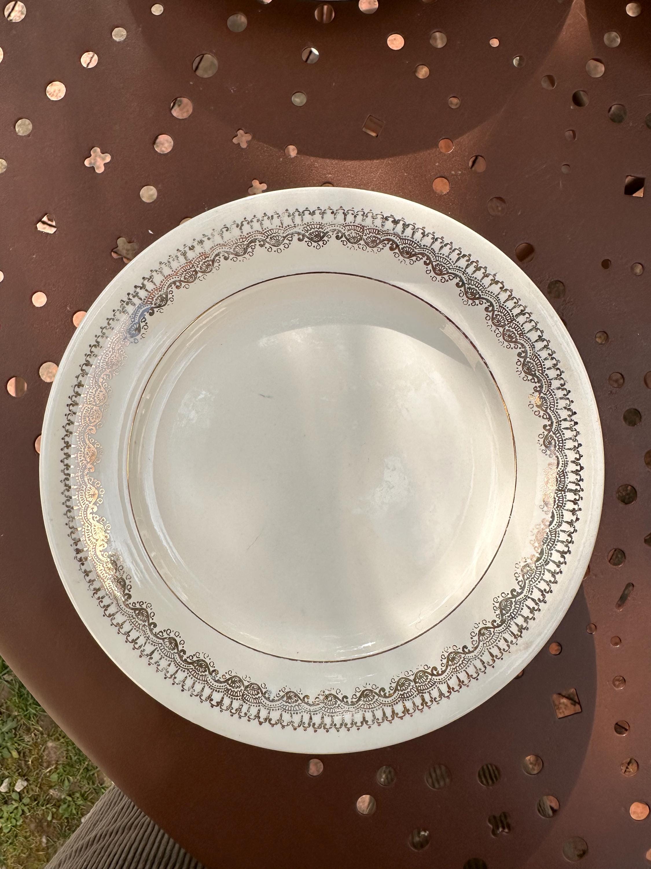 10 assiettes plates Villeroy & Boch – Frise dentelle dorée ancienne