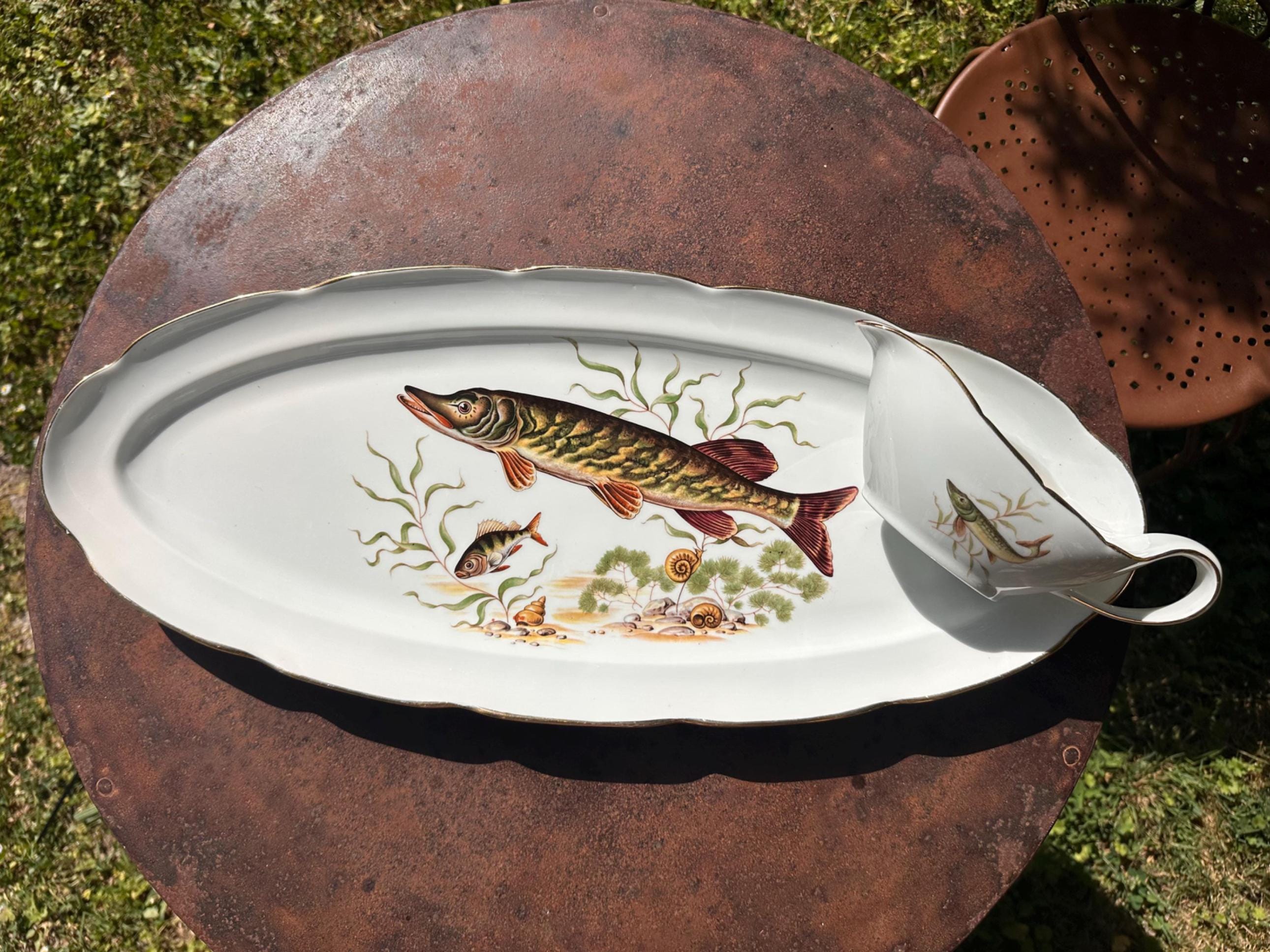 Large fish platter and its sauce boat in porcelain – Aquatic decoration