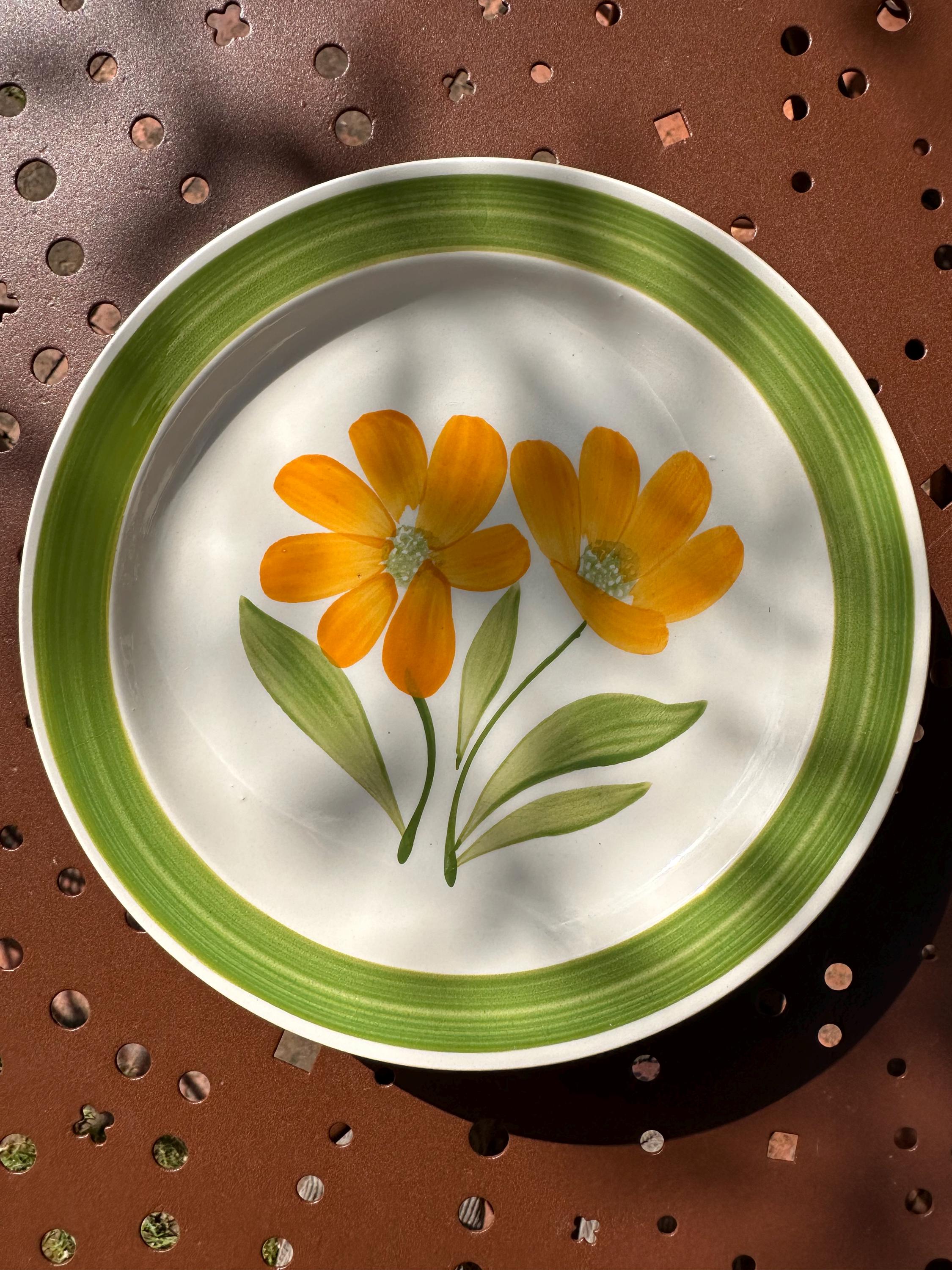 Lot de 3 Assiettes Vintage Années 70 "Décor Avallon", Fleurs Orange & Vert