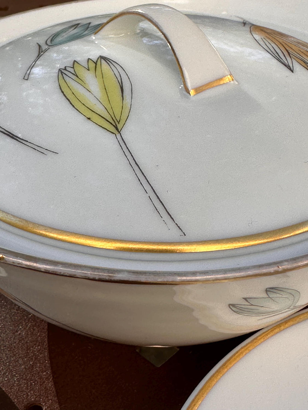 Bernardaud Coupelles et pot à couvercle Design "Line Art" Limoges Bernardaud – Style 50  Filaire – Pastel Scandinave et Or - lot de 5
