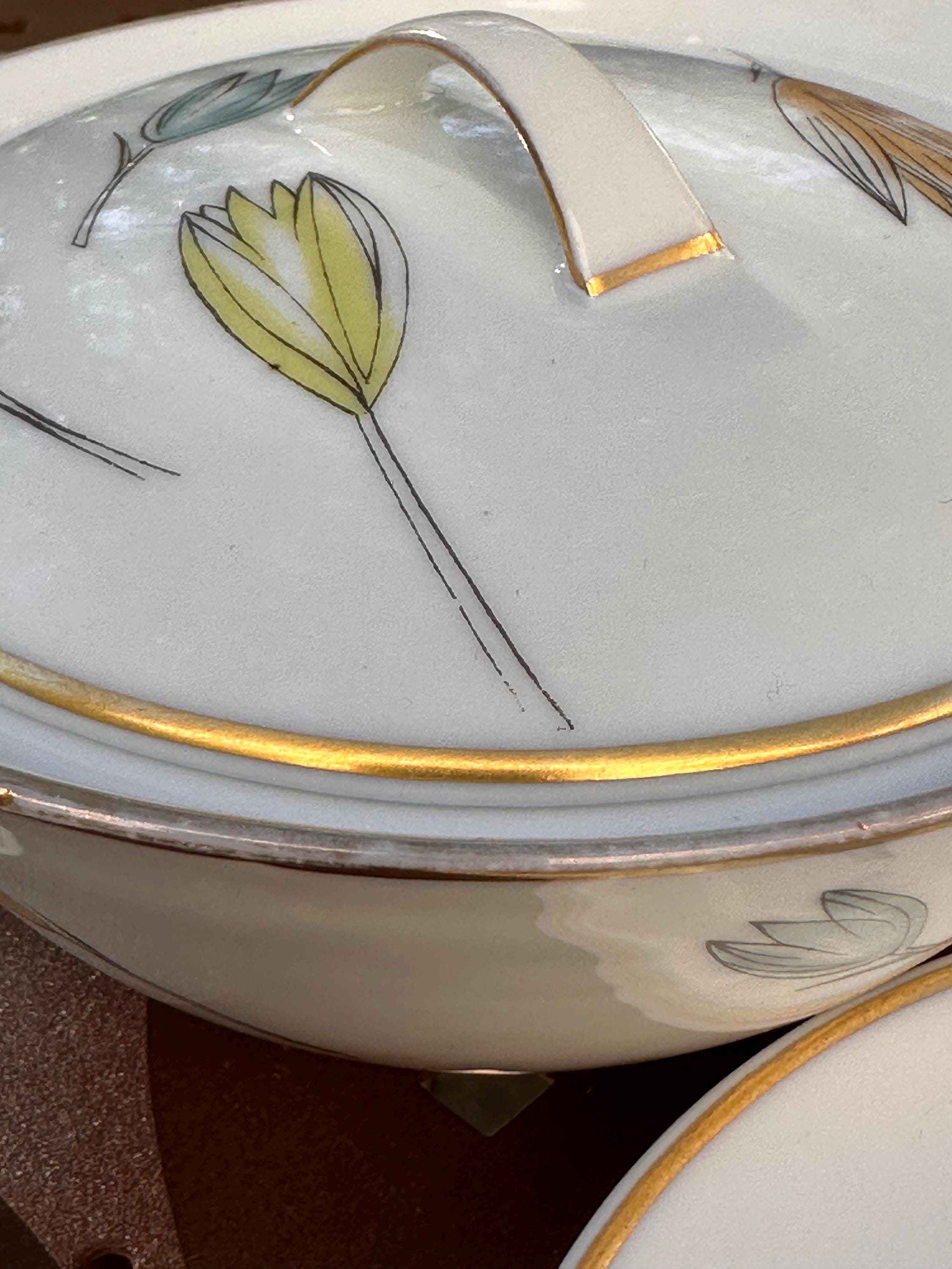 Bernardaud Coupelles et pot à couvercle Design "Line Art" Limoges Bernardaud – Style 50  Filaire – Pastel Scandinave et Or - lot de 5