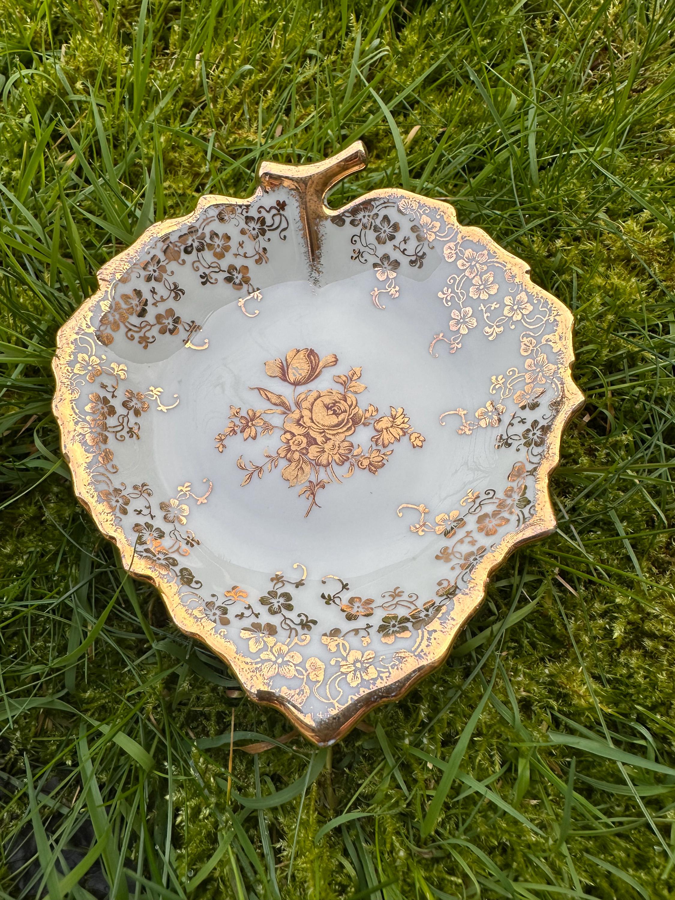 Limoges porcelain dish – Leaf shape and gilding