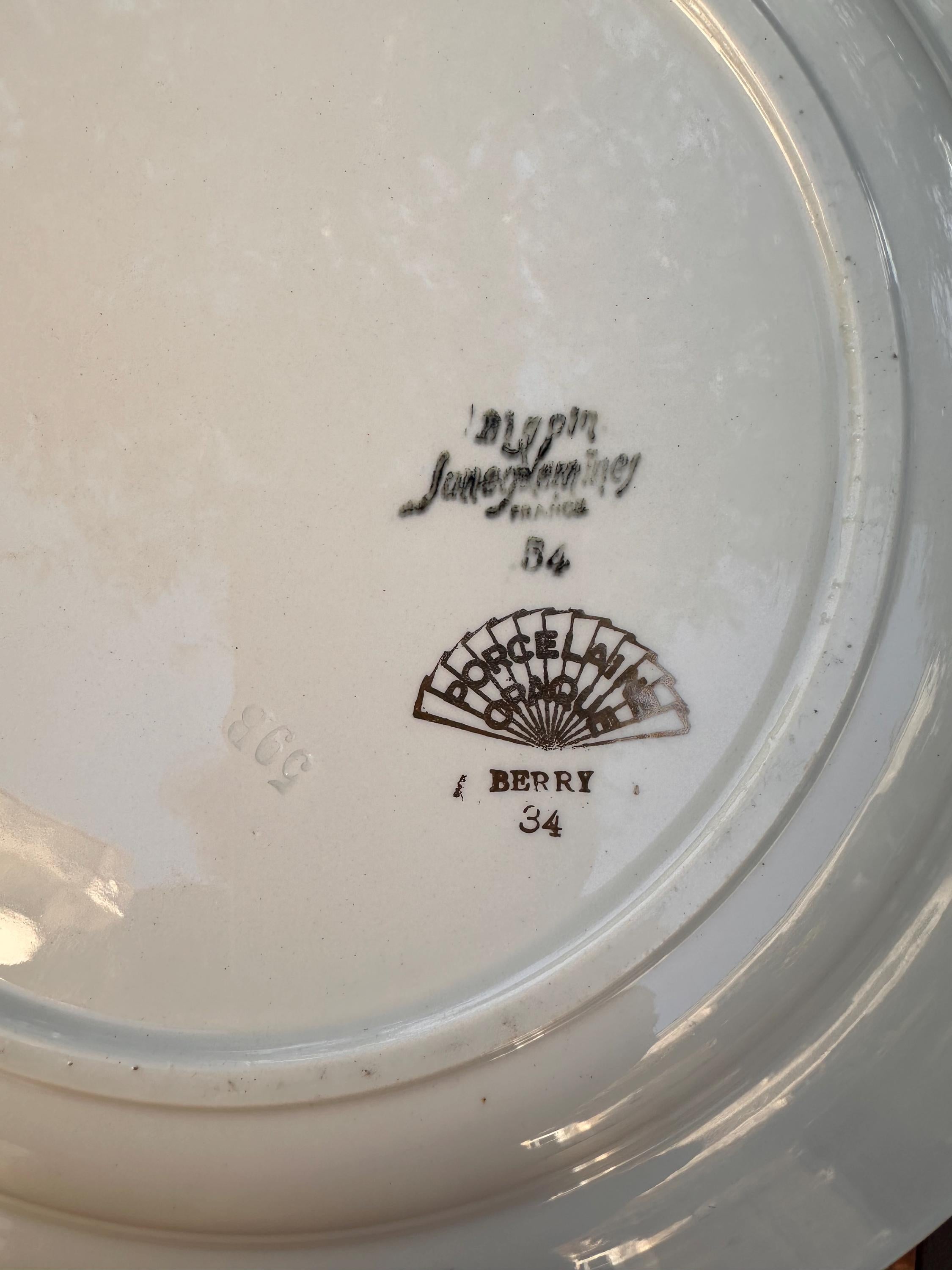 Grand plat de service Sarreguemines – Modèle Berry ancien