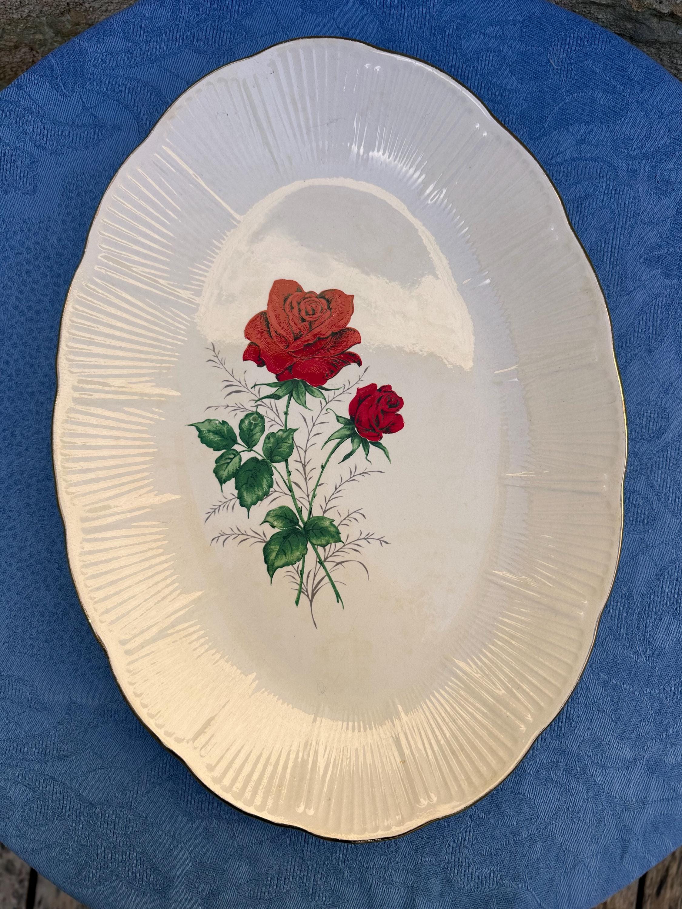 Sarreguemines "Claudia" serving dish – Rose decoration and gold rim