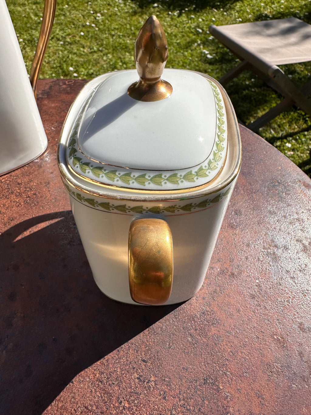 Service à café Raynaud Limoges – Porcelaine blanche, dorure et frise verte
