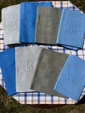 Lot de 8 Serviettes Anciennes Teintées – Monogrammes Brodés Mix & Match