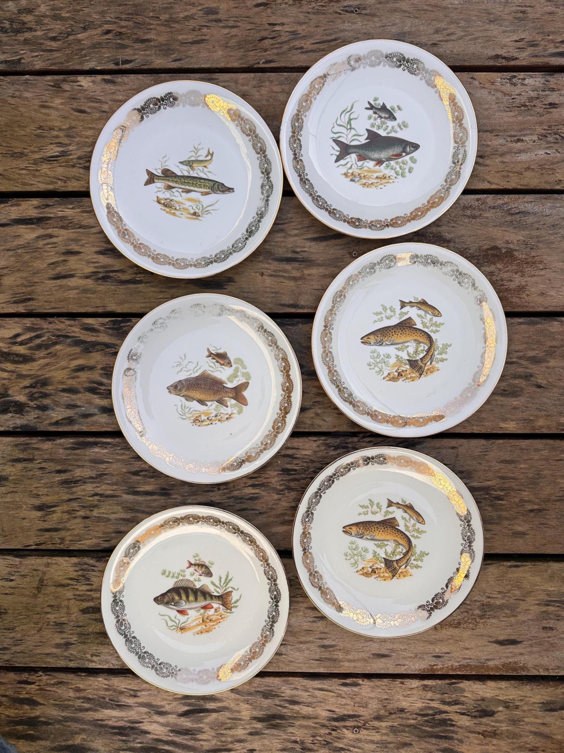 6 assiettes à poisson anciennes en porcelaine – Bordure dentelle dorée