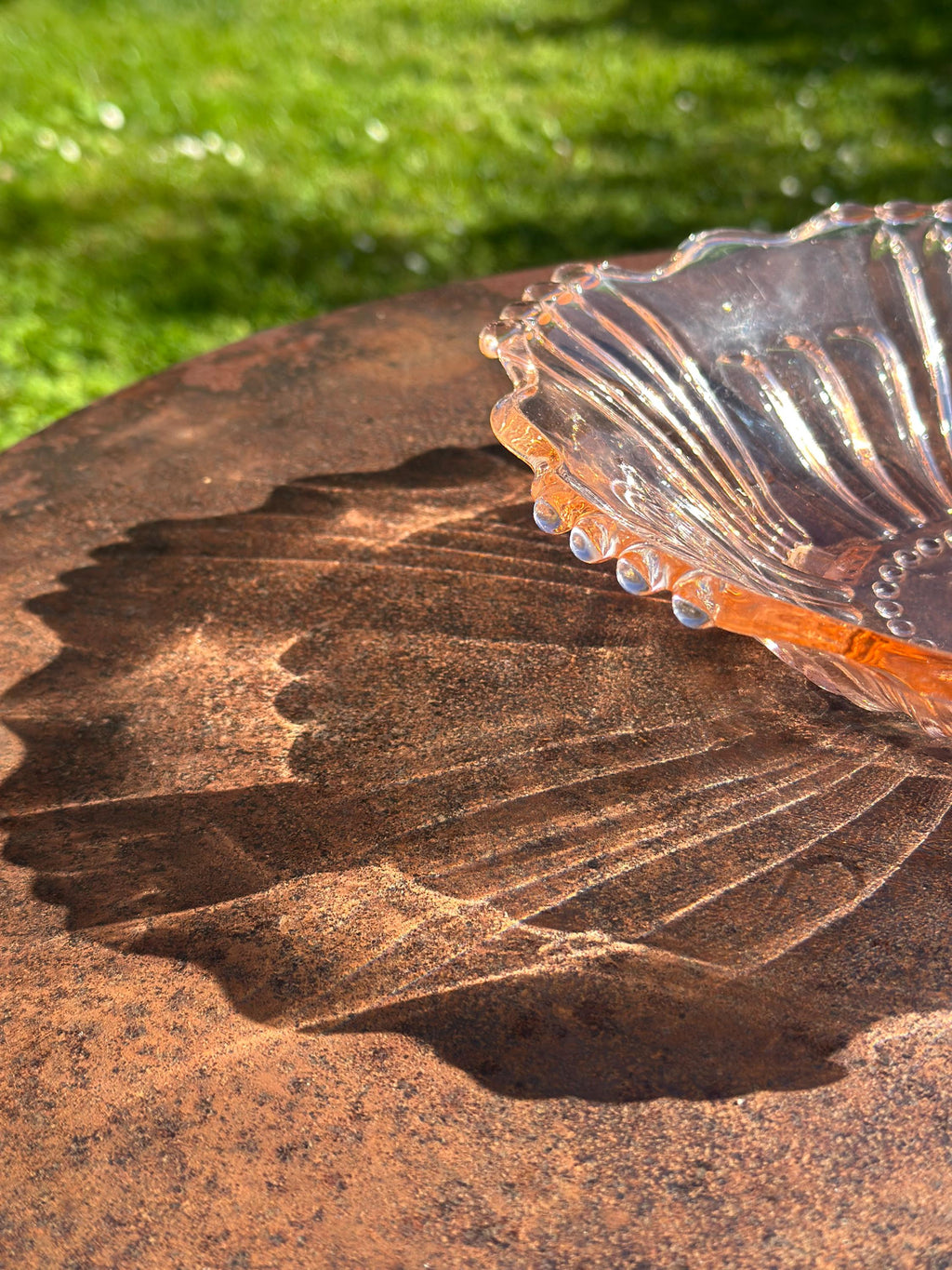 Coupe tripode ancienne en verre Rosaline – Style Art Déco