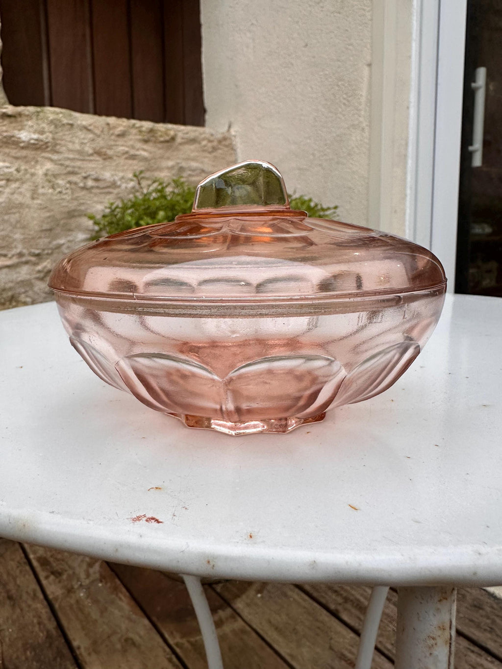 Bonbonnière ancienne en verre rose – Modèle Pétales