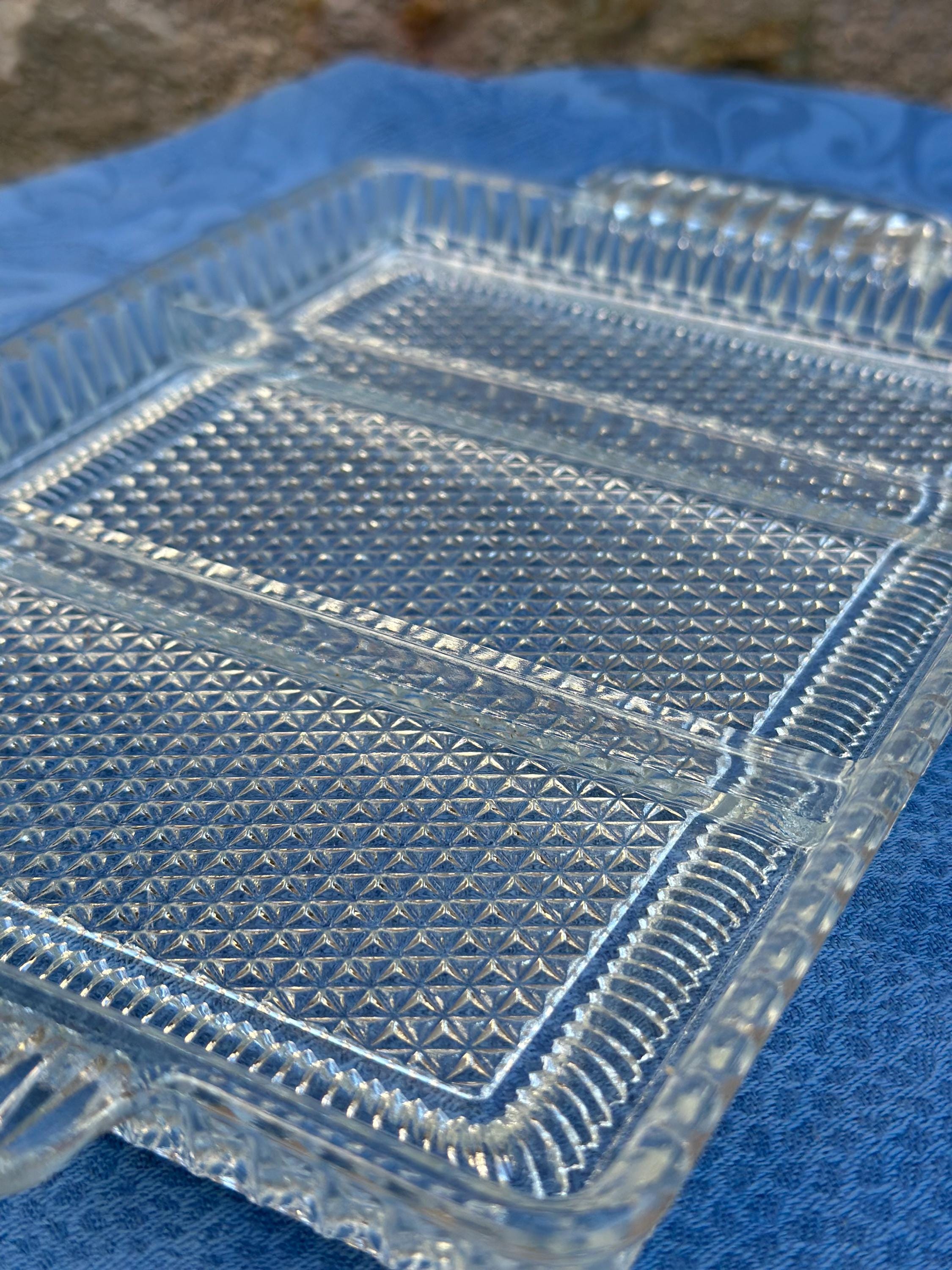 Plateau apéritif compartimenté en verre moulé Art Déco