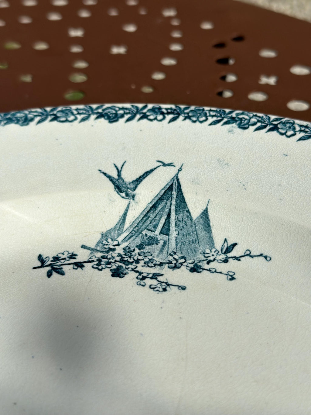 Grand plat de service ancien Pexonne – Faïence de Lorraine XIXème
