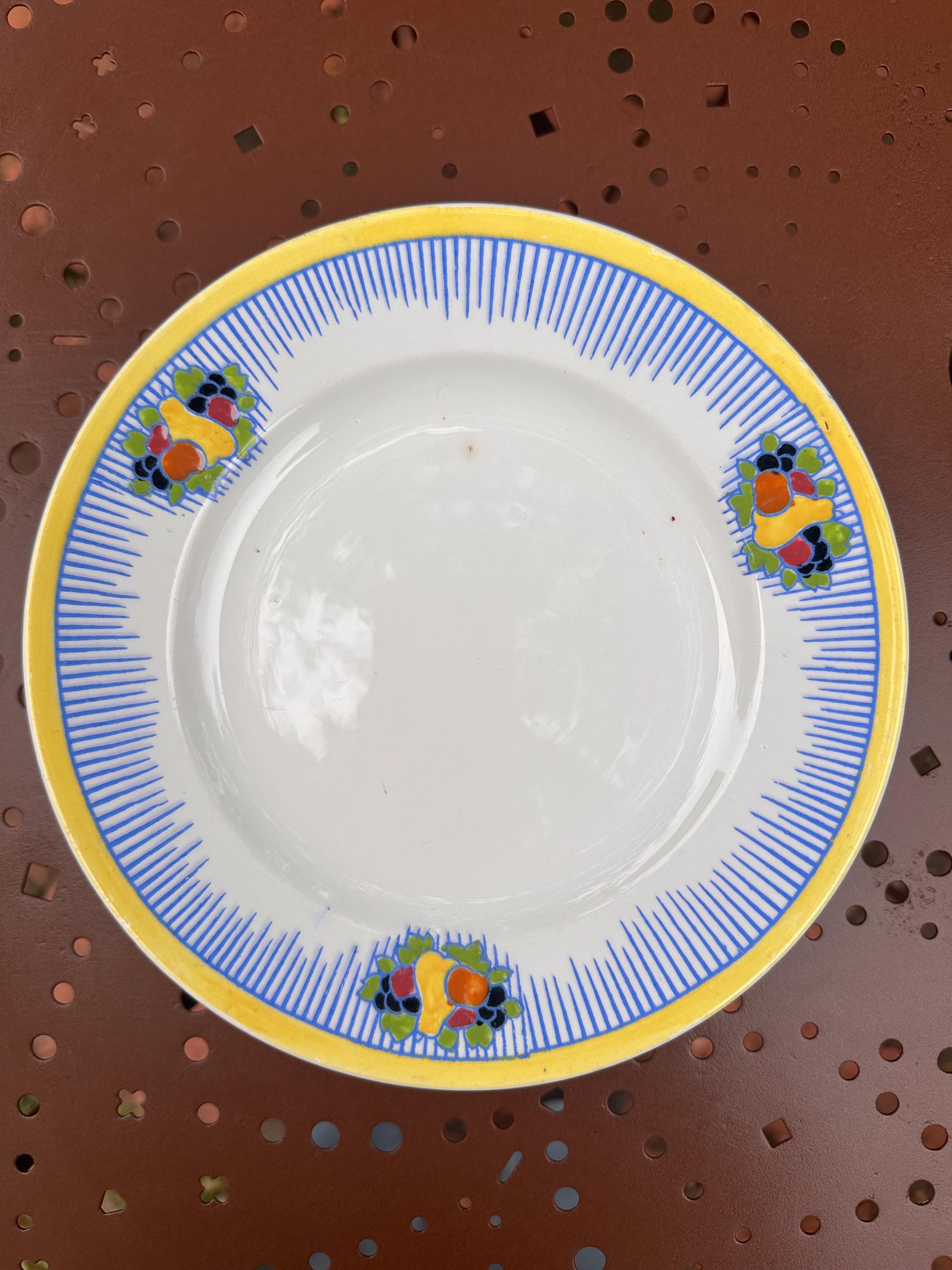Coupe sur pied vintage Boch Belgique – Décor fruits et rayures bleues