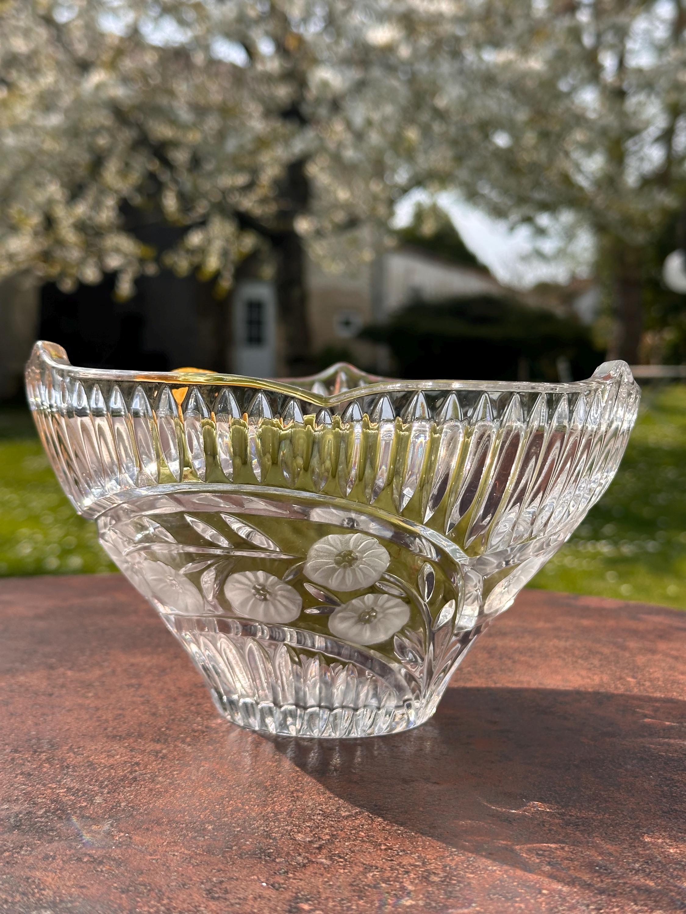 Old multi-lobed cut crystal salad bowl – Flower and foliage motifs
