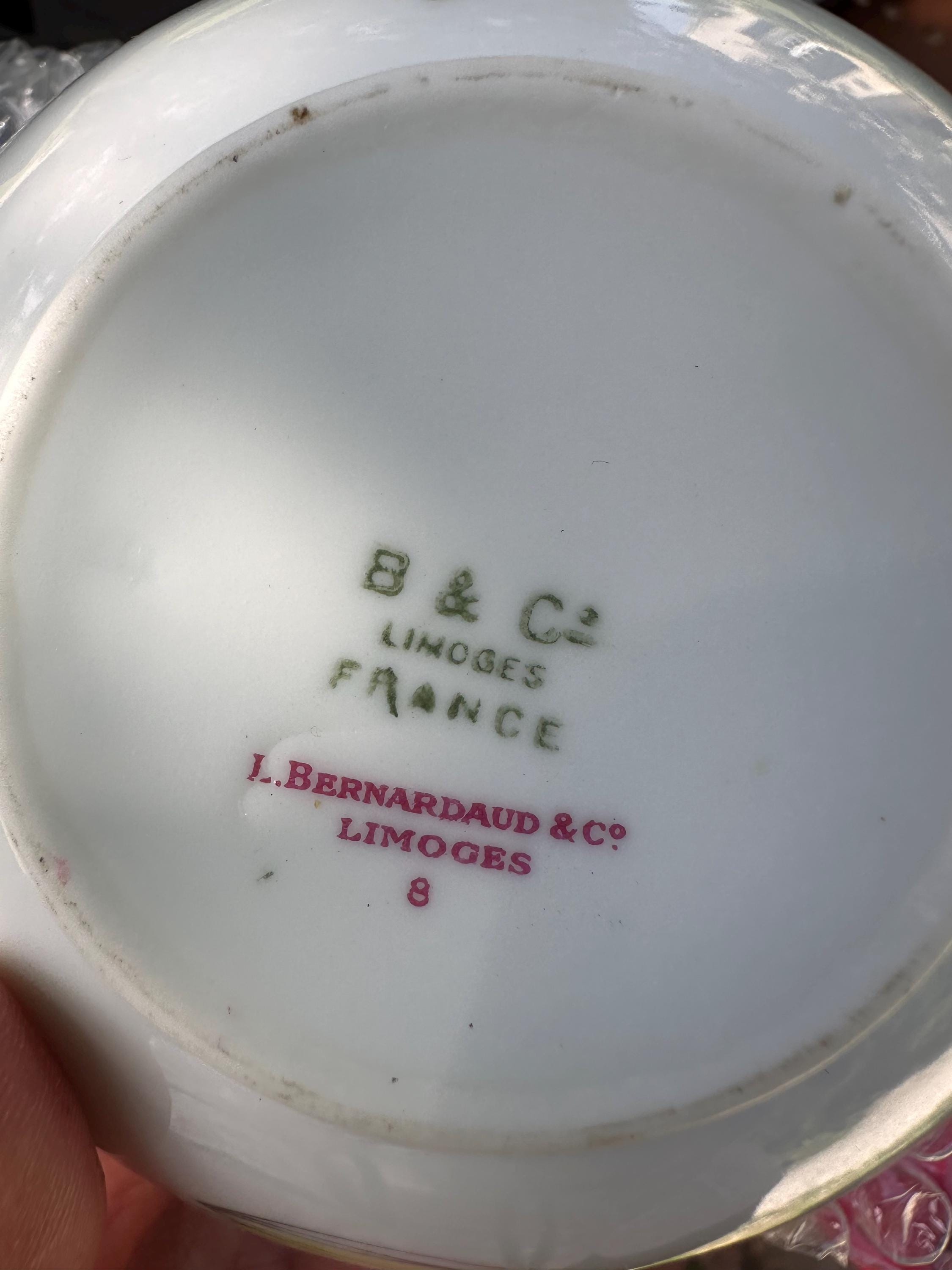 Bernardaud Coupelles et pot à couvercle Design "Line Art" Limoges Bernardaud – Style 50  Filaire – Pastel Scandinave et Or - lot de 5