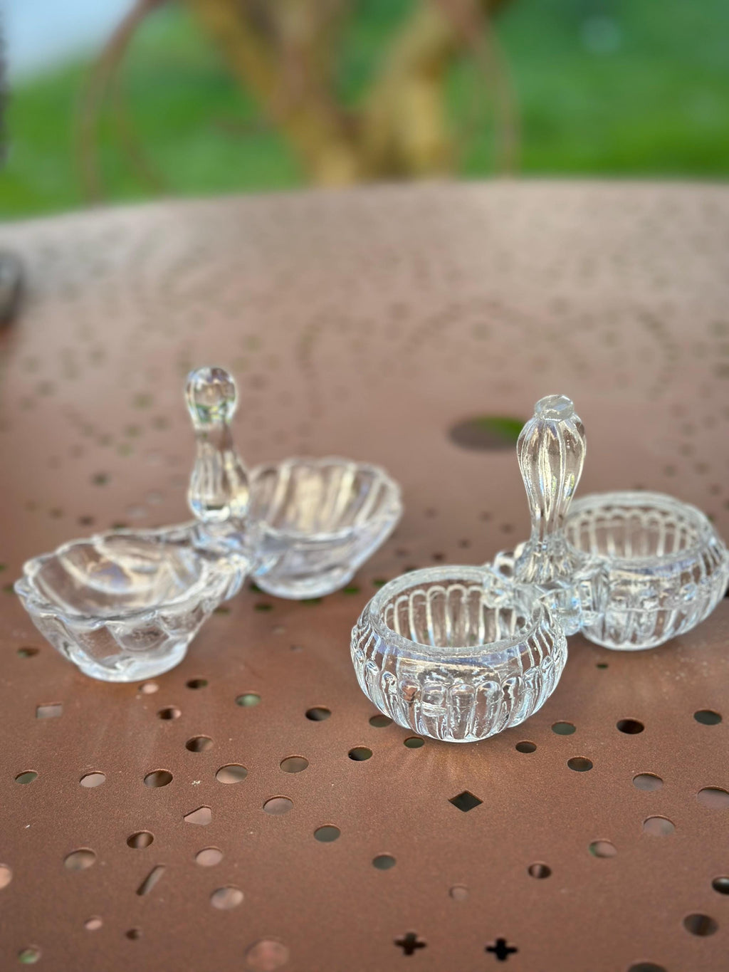 Paire de Salières Doubles en Verre Moulé Portieux – Bougeoirs de Table Rétro