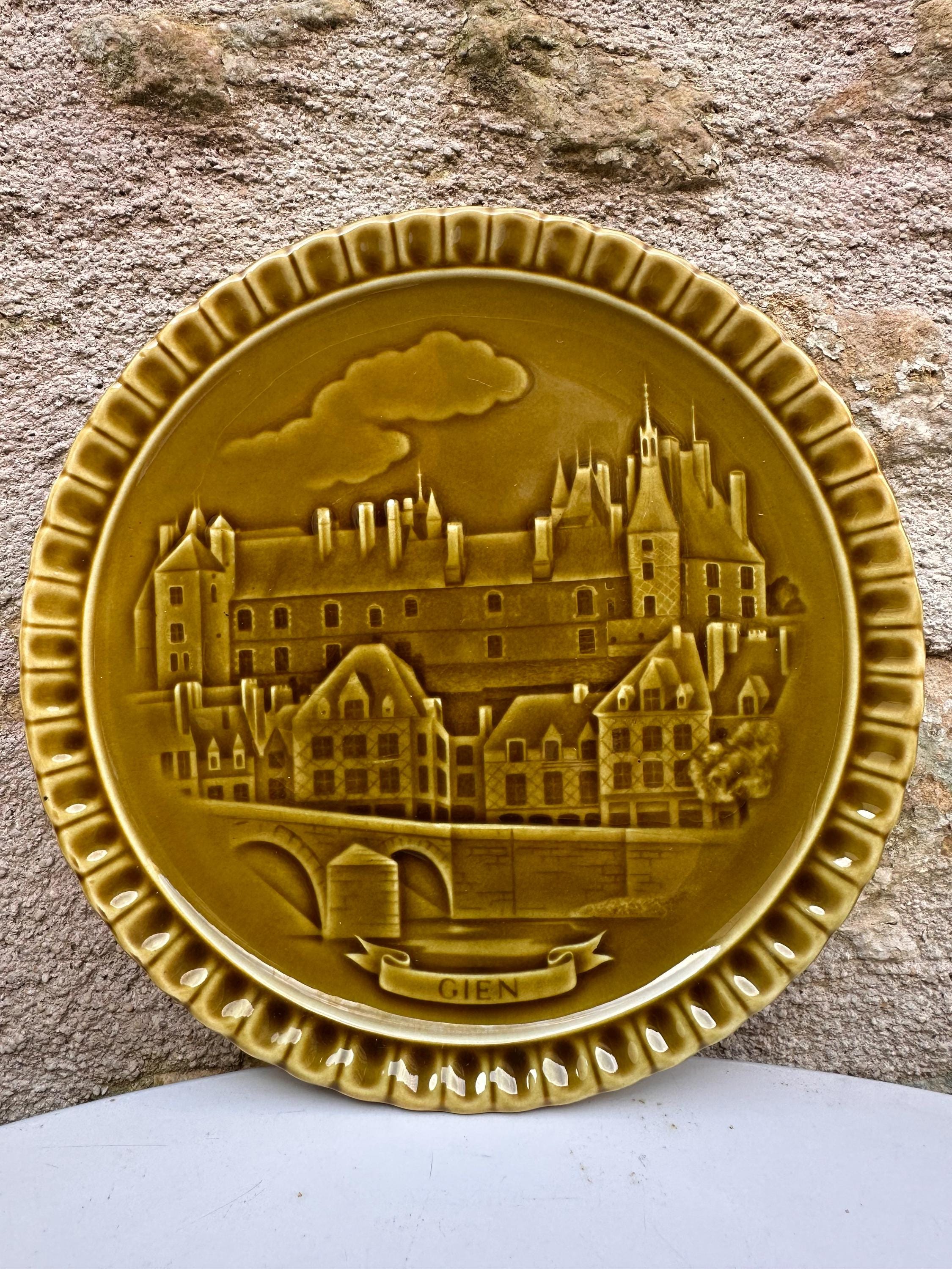 Rare 12 Assiettes Gien France - Châteaux de la Loire - Édition Spéciale "Anjou Vinicole" - Céramique Vintage Vert Olive Miel
