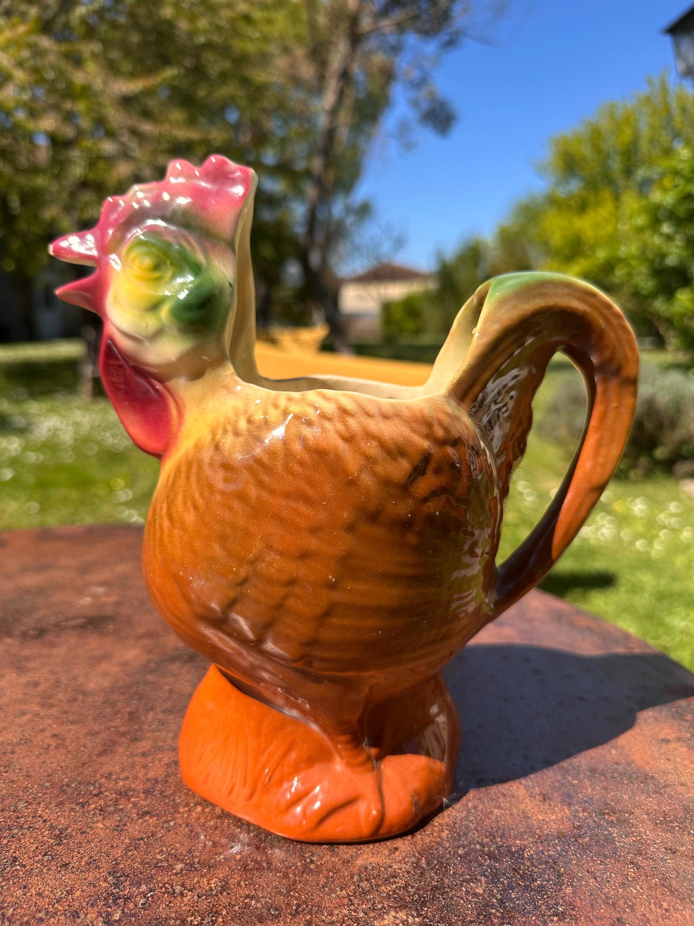 Antique rooster pitcher in slipware – Shabby chic style