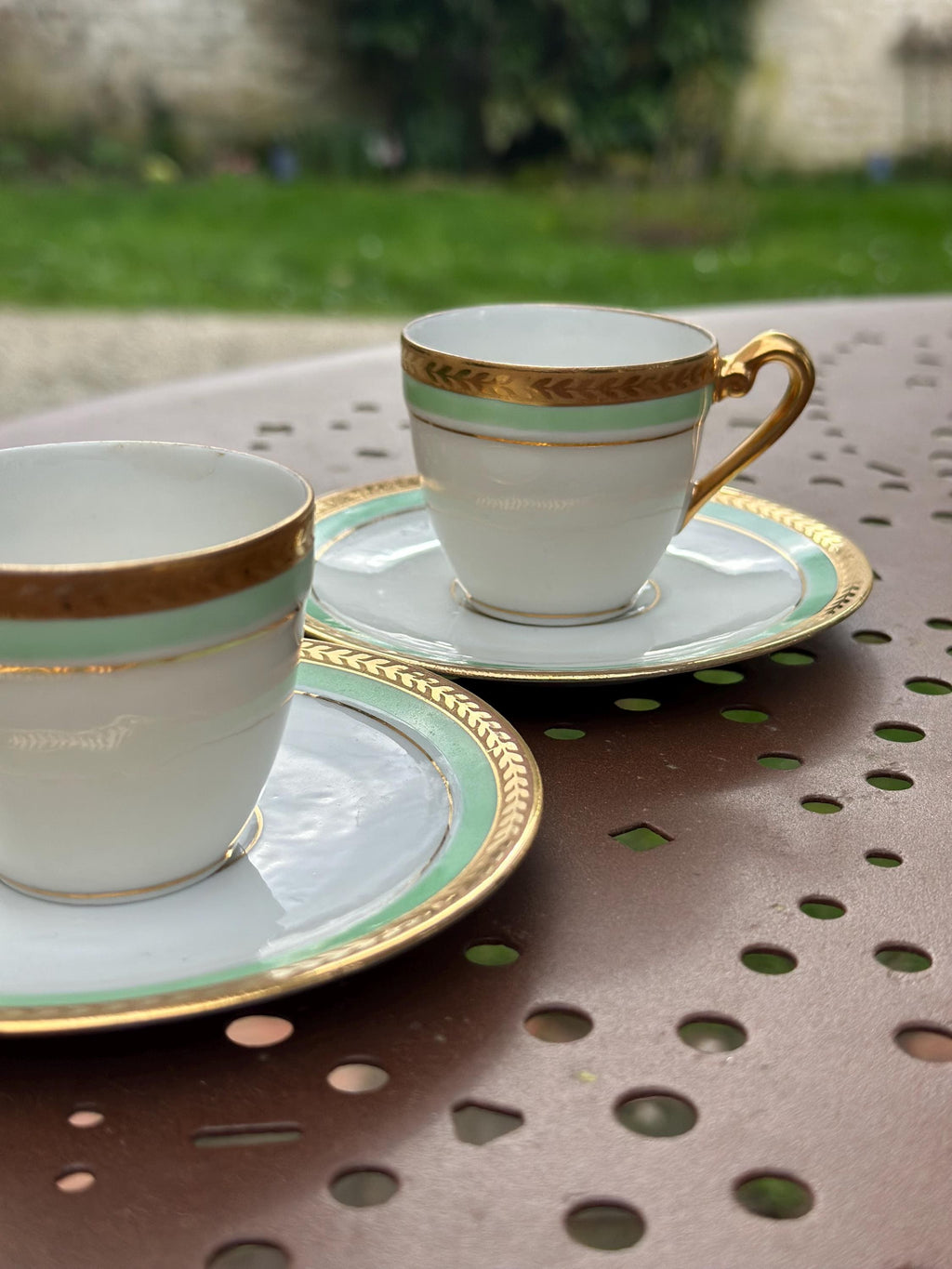 Duo de tasses à espresso anciennes E. Viel France – Vert d’eau et or