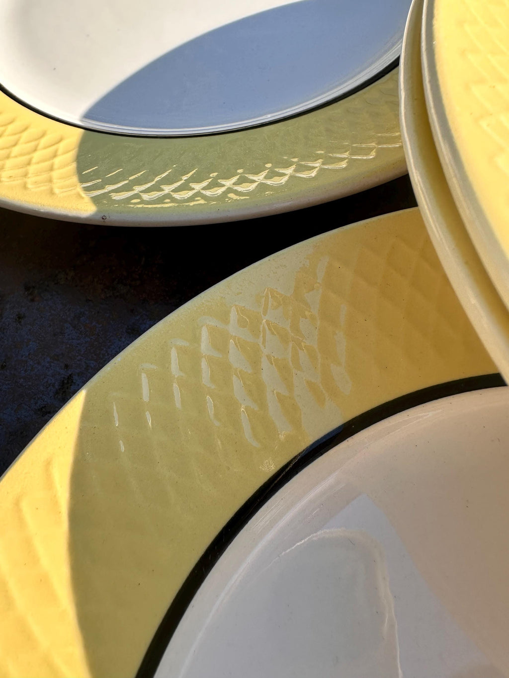 Moulin des Loups - 6 Assiettes dessert Vintage - Orchies – bord Jaune Texturé Liseré Noir –Faïence Française Rétro Chic –Années 50/60