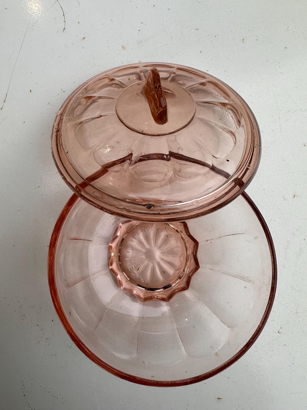 Bonbonnière ancienne en verre rose – Modèle Pétales