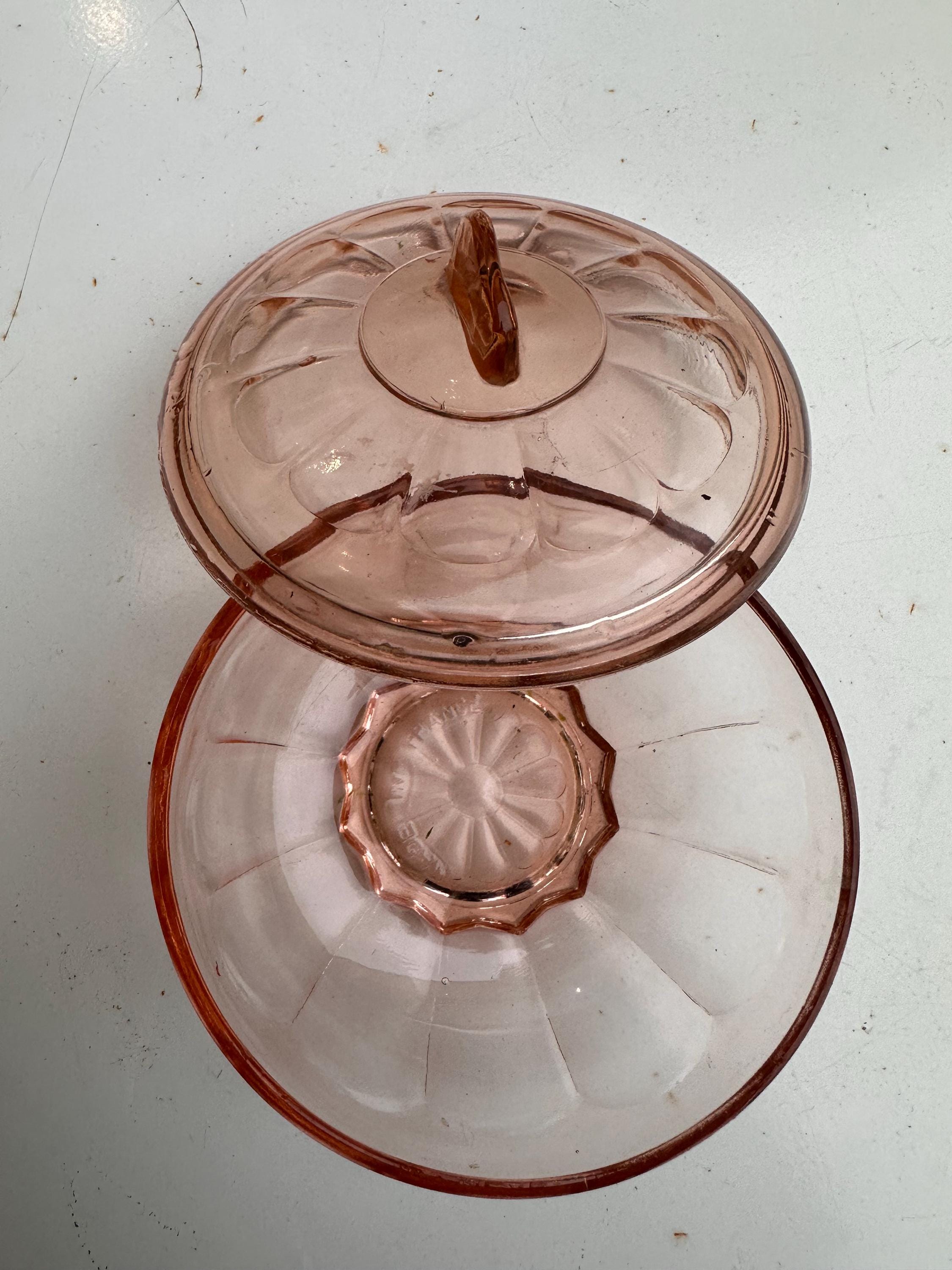 Bonbonnière ancienne en verre rose – Modèle Pétales