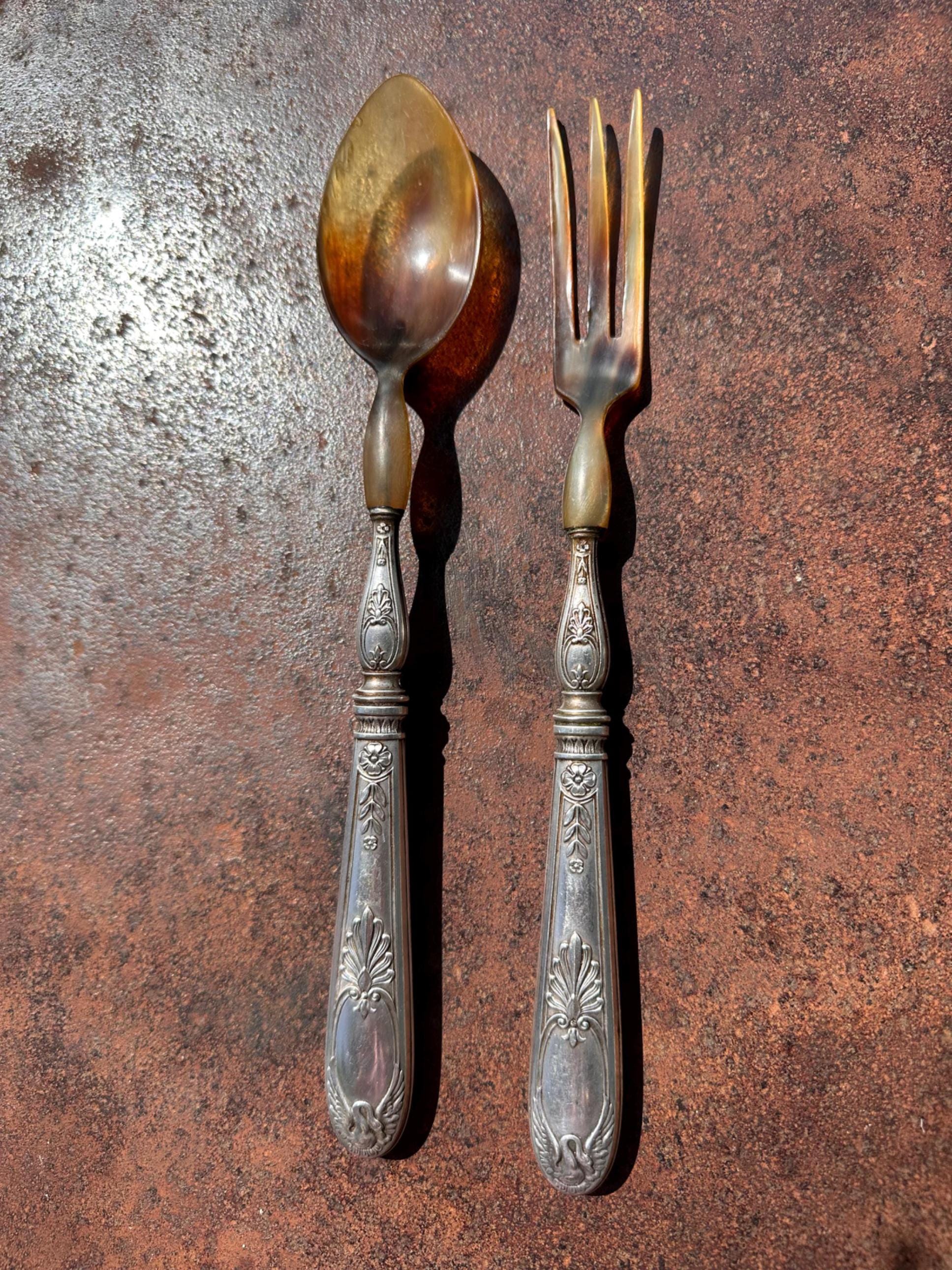 Antique salad servers with swan decoration – Silver-plated metal and horn