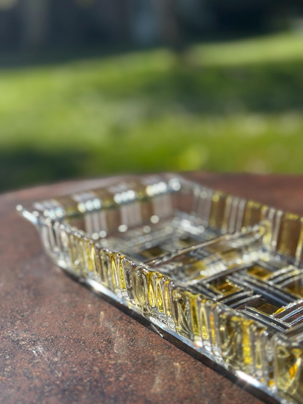 Plat compartimenté Walther Glas – Verre pressé effet cannage et ambre