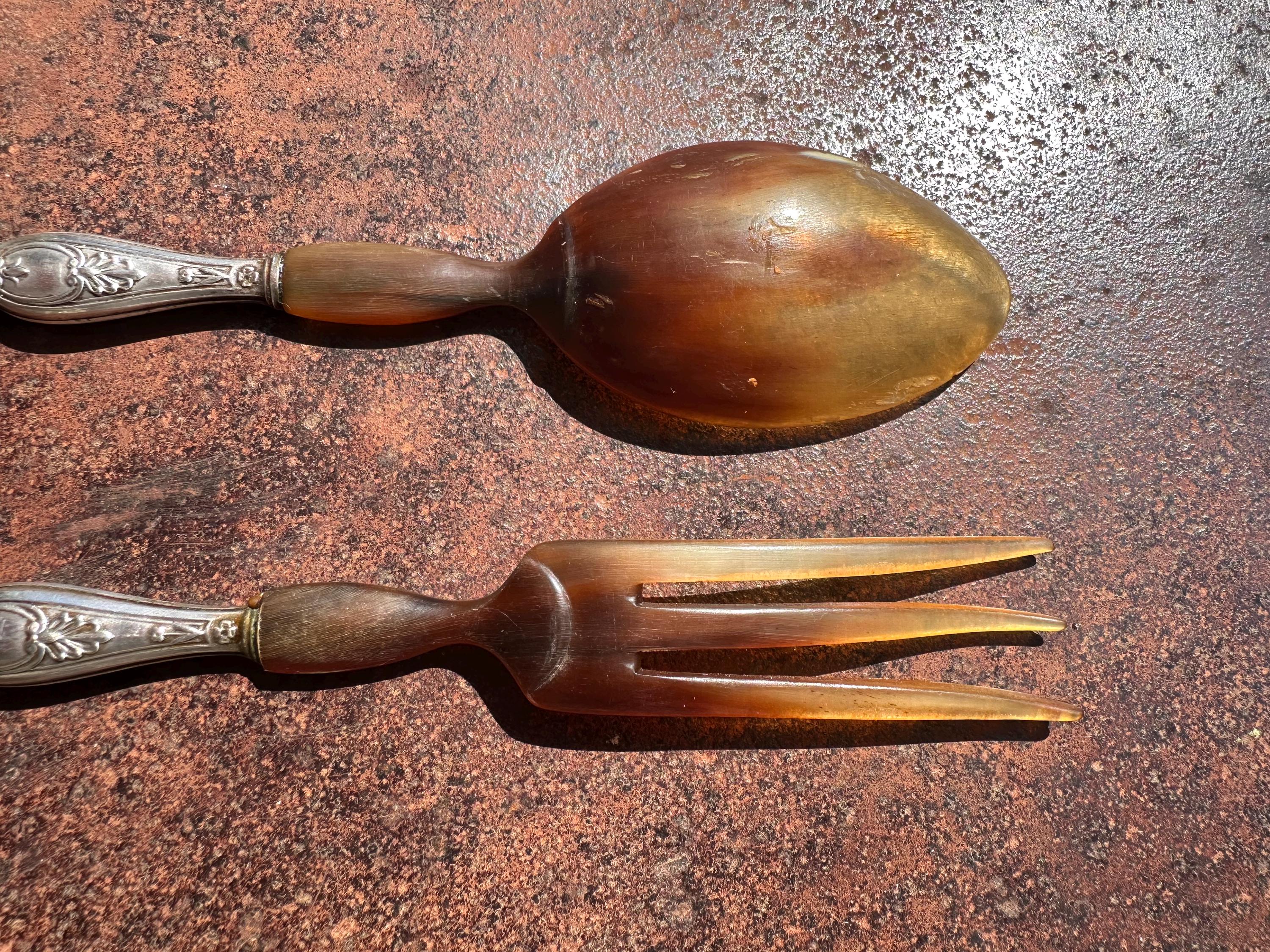 Antique salad servers with swan decoration – Silver-plated metal and horn
